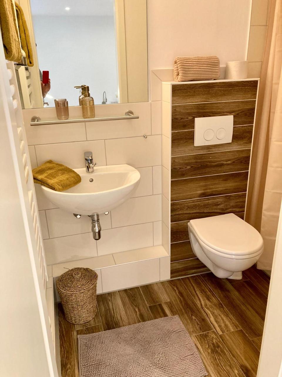 Single Room with Bathroom photo 2