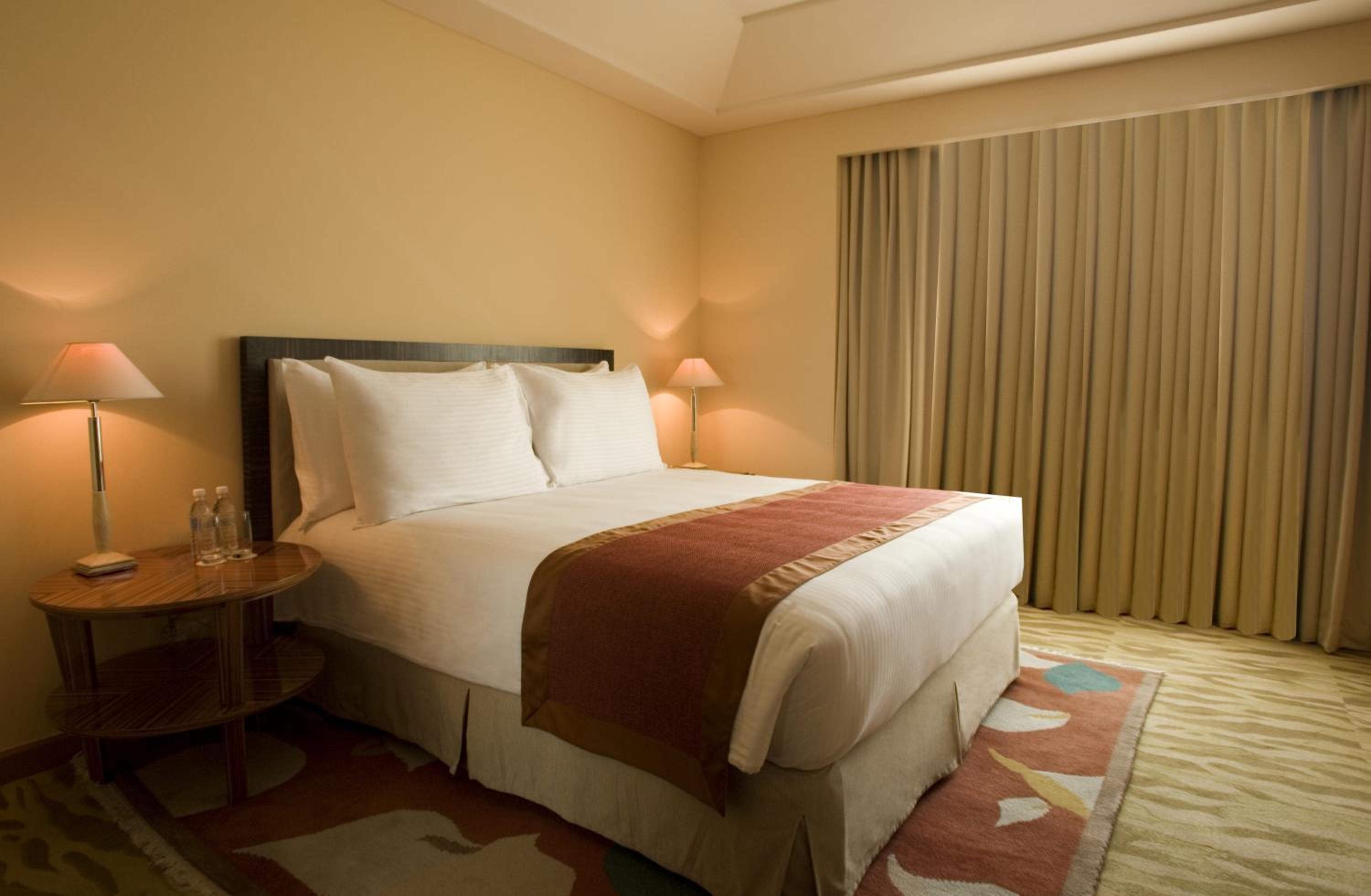 Executive Suite with 20% off on session of 30 mins Spa,15% off on food & Soft beverage services,20% Discount on Laundry service Per stay per room - Photo 1