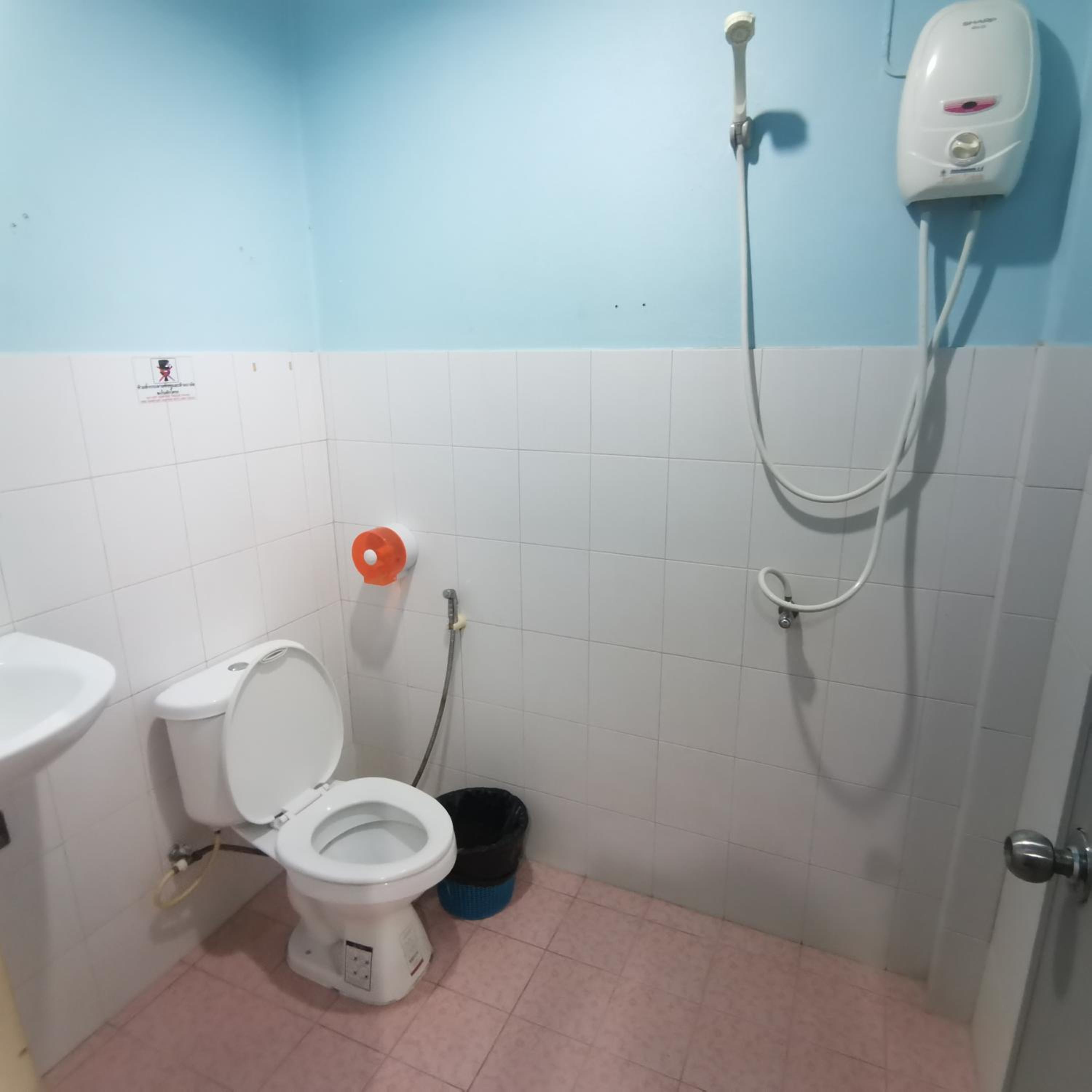 Triple Room with Private Bathroom - Photo 6