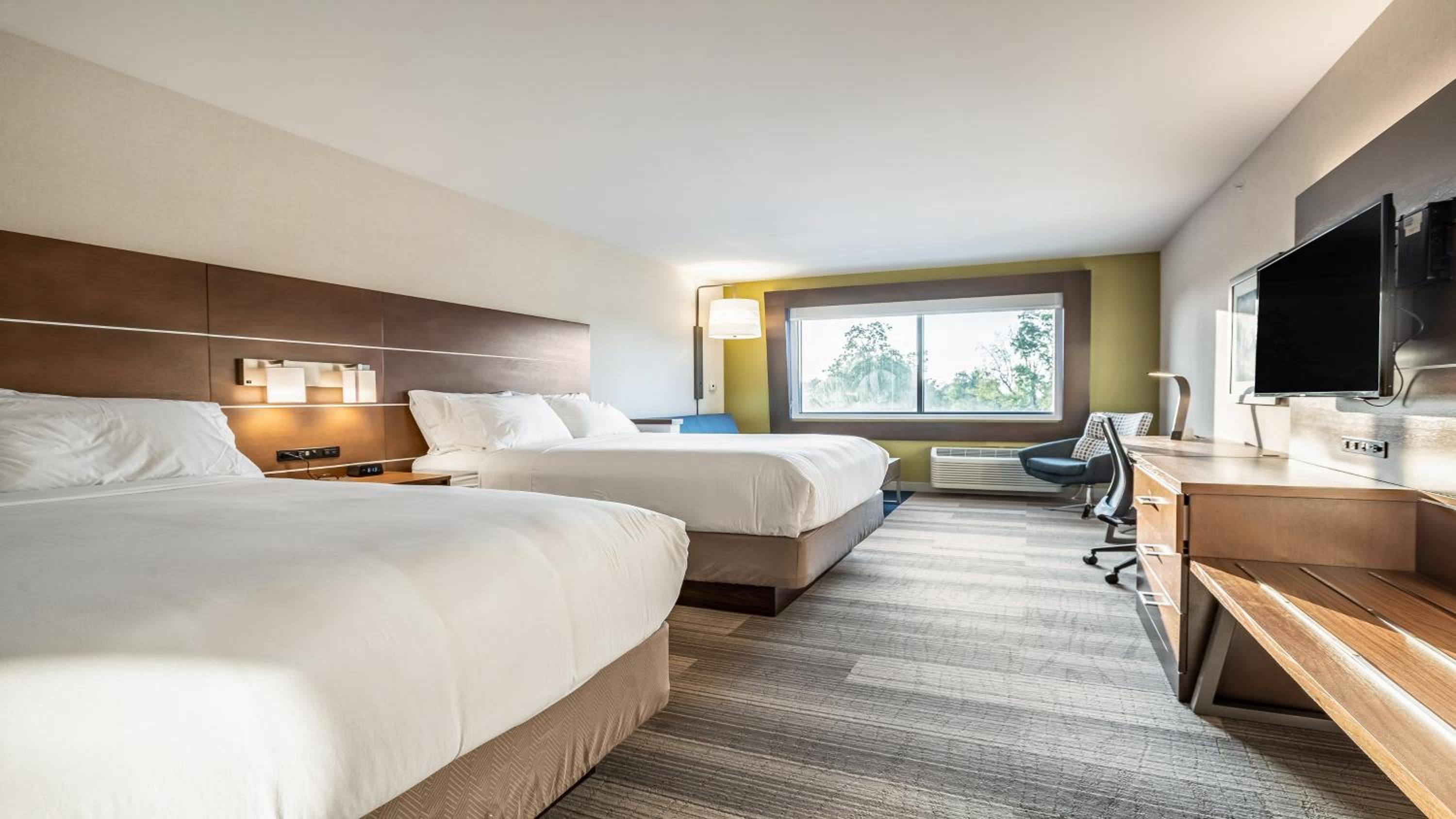 Suite with Two Beds - Non-Smoking photo 2