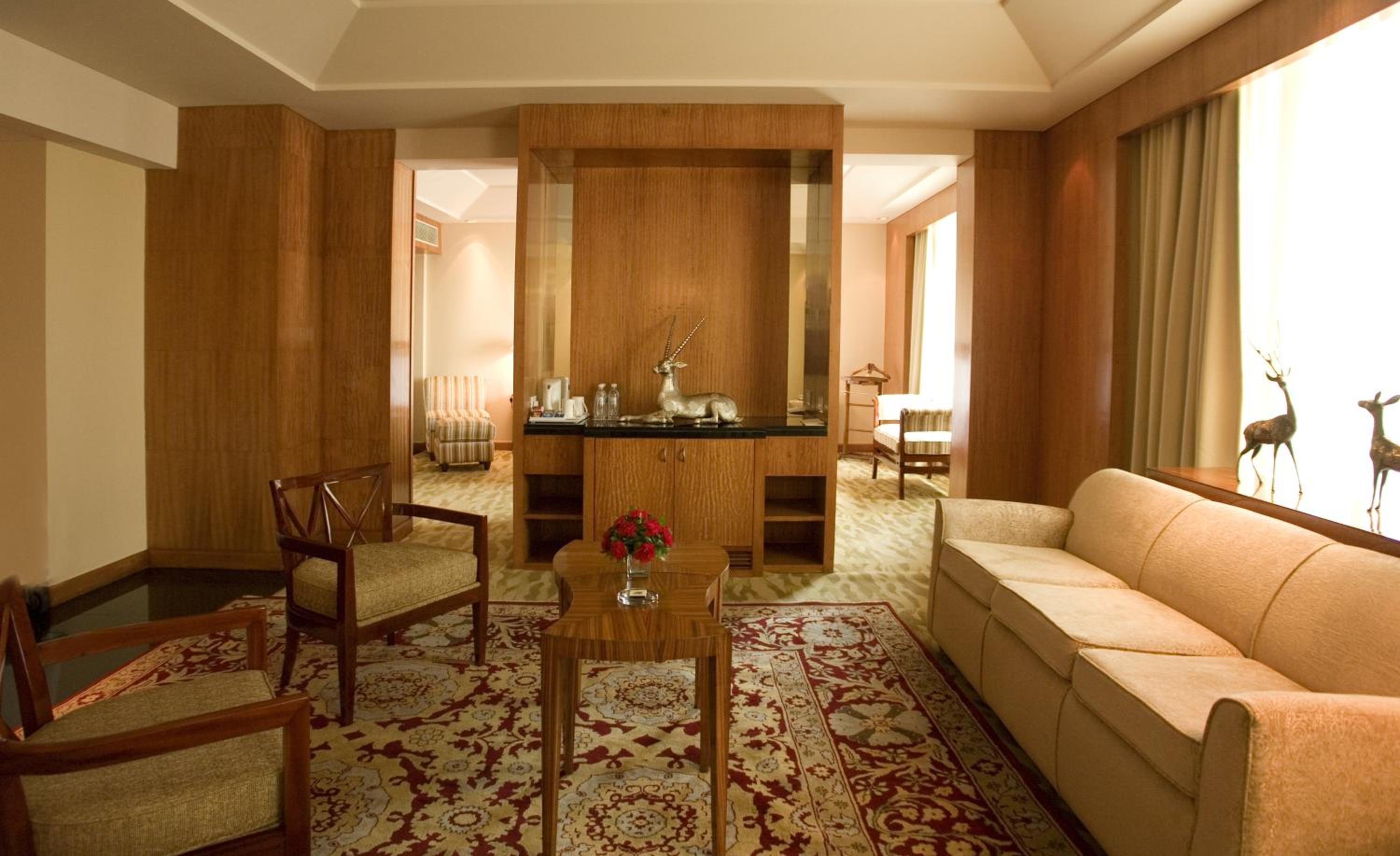 Diplomatic Suite with 20% off on session of 30 mins Spa,15% off on food & soft beverage services,20% Discount on Laundry service Per stay per room - Photo 3