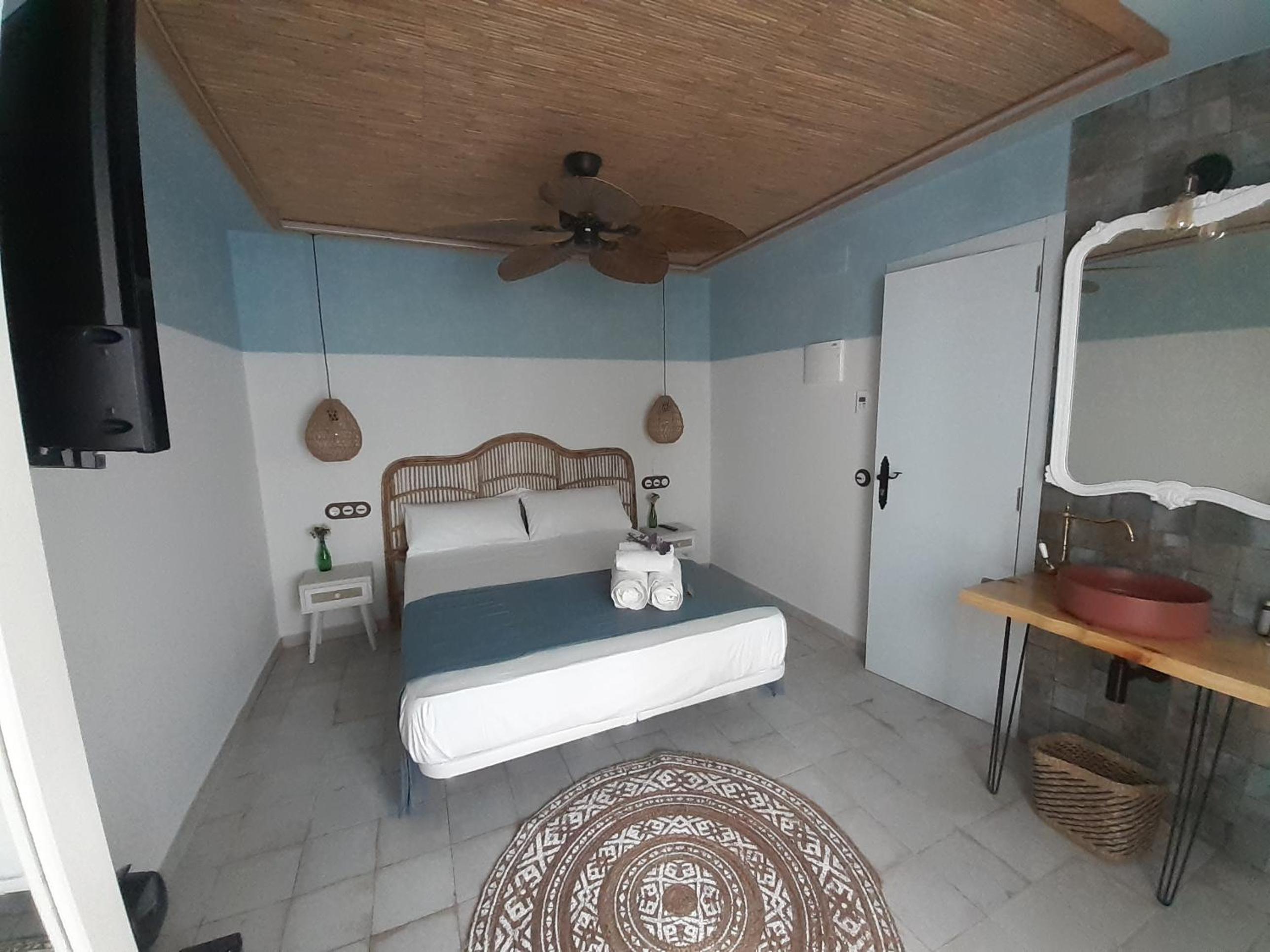 Habitación Doble Deluxe con Vista Lateral al Mar