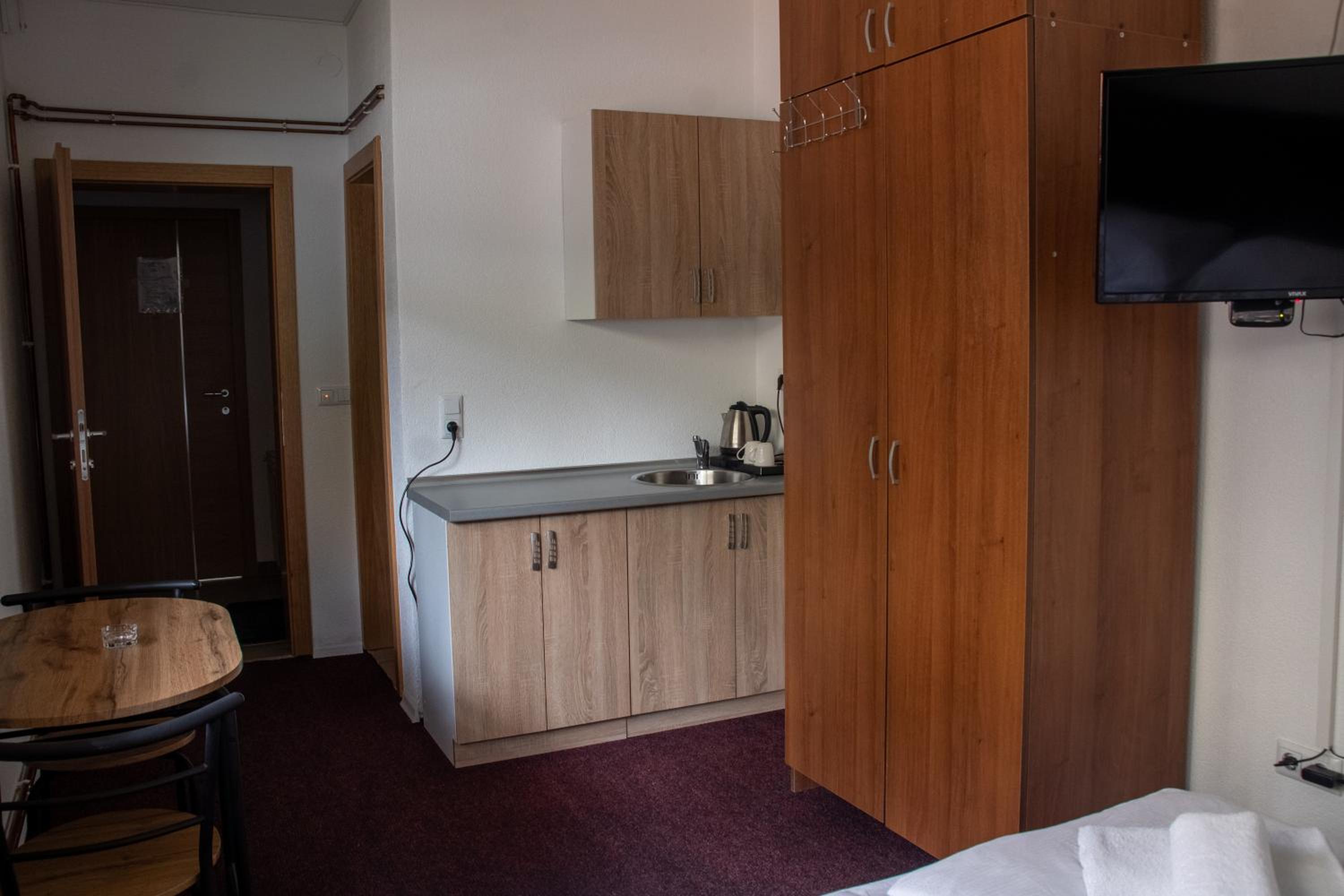 Deluxe Queen Room - Photo 2