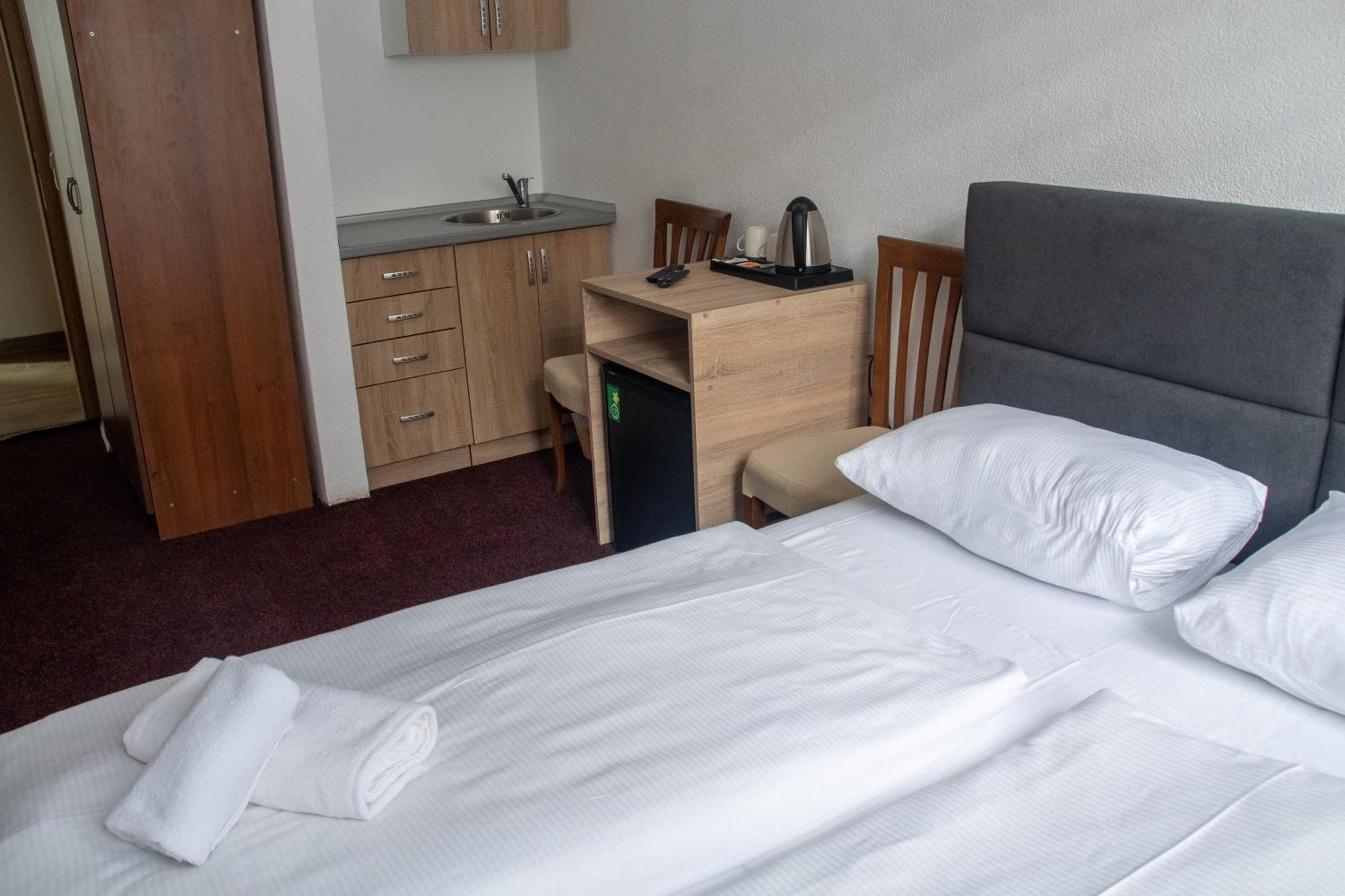 Deluxe Queen Room - Photo 4