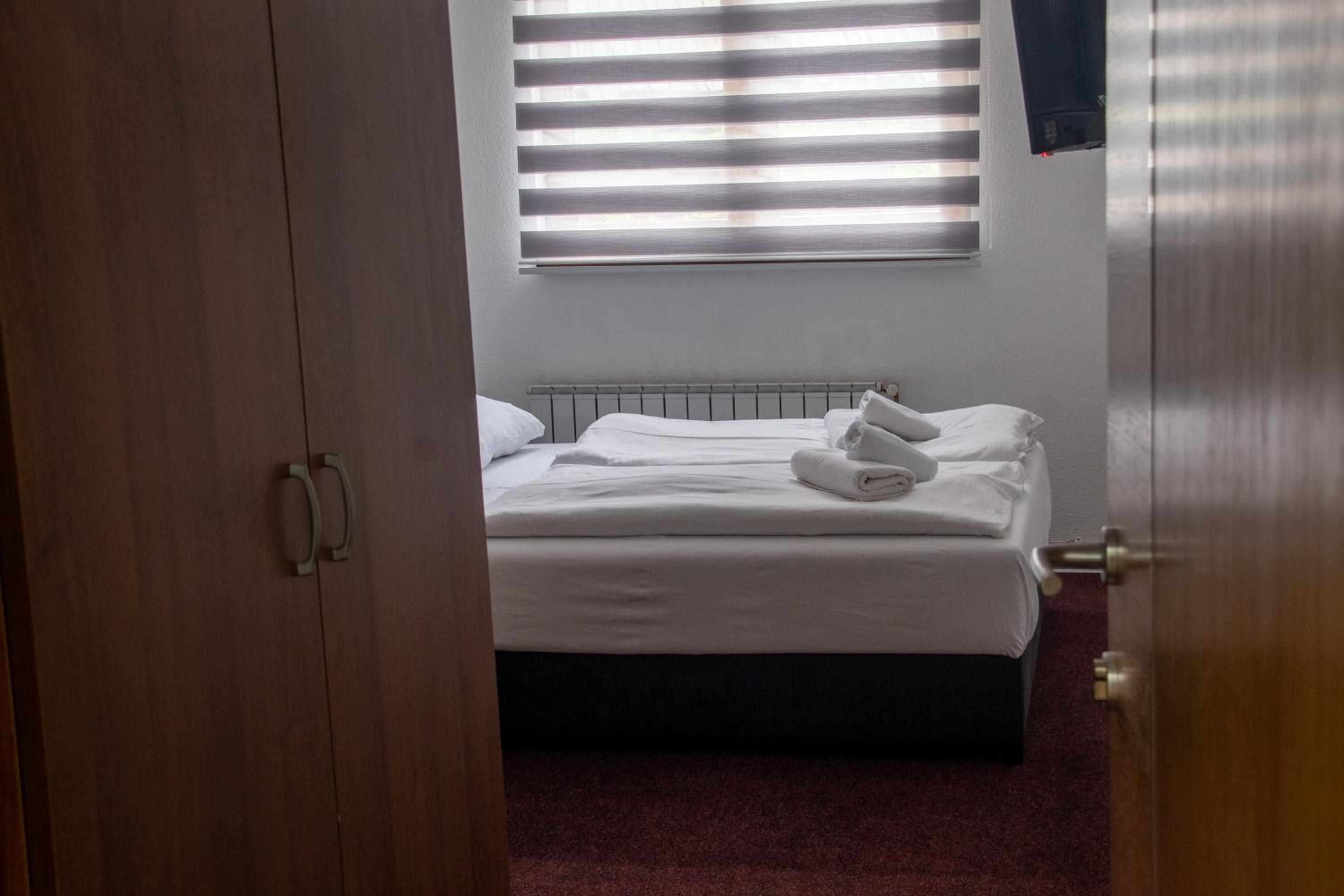 Deluxe Queen Room - Photo 3
