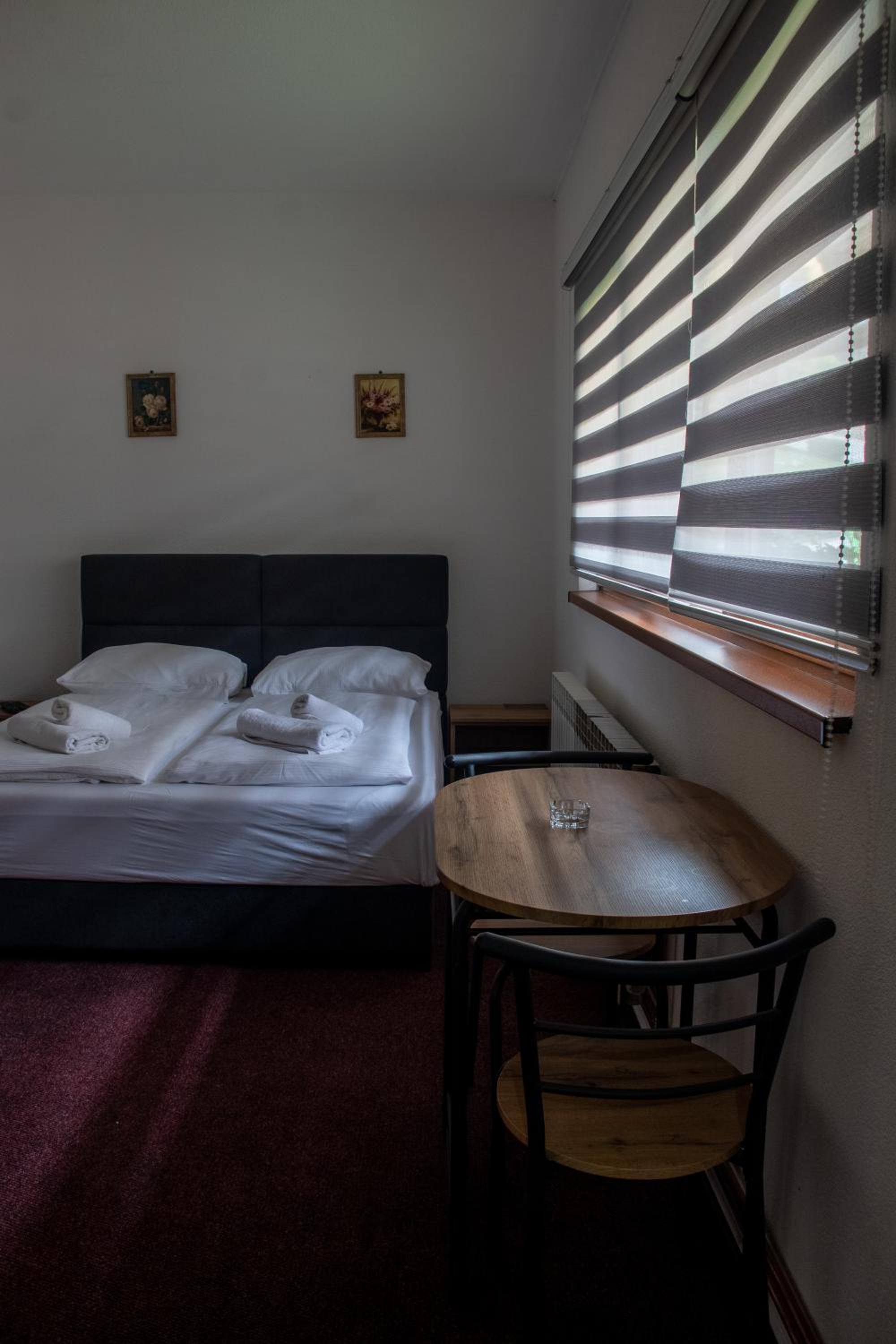 Deluxe Queen Room - Photo 6