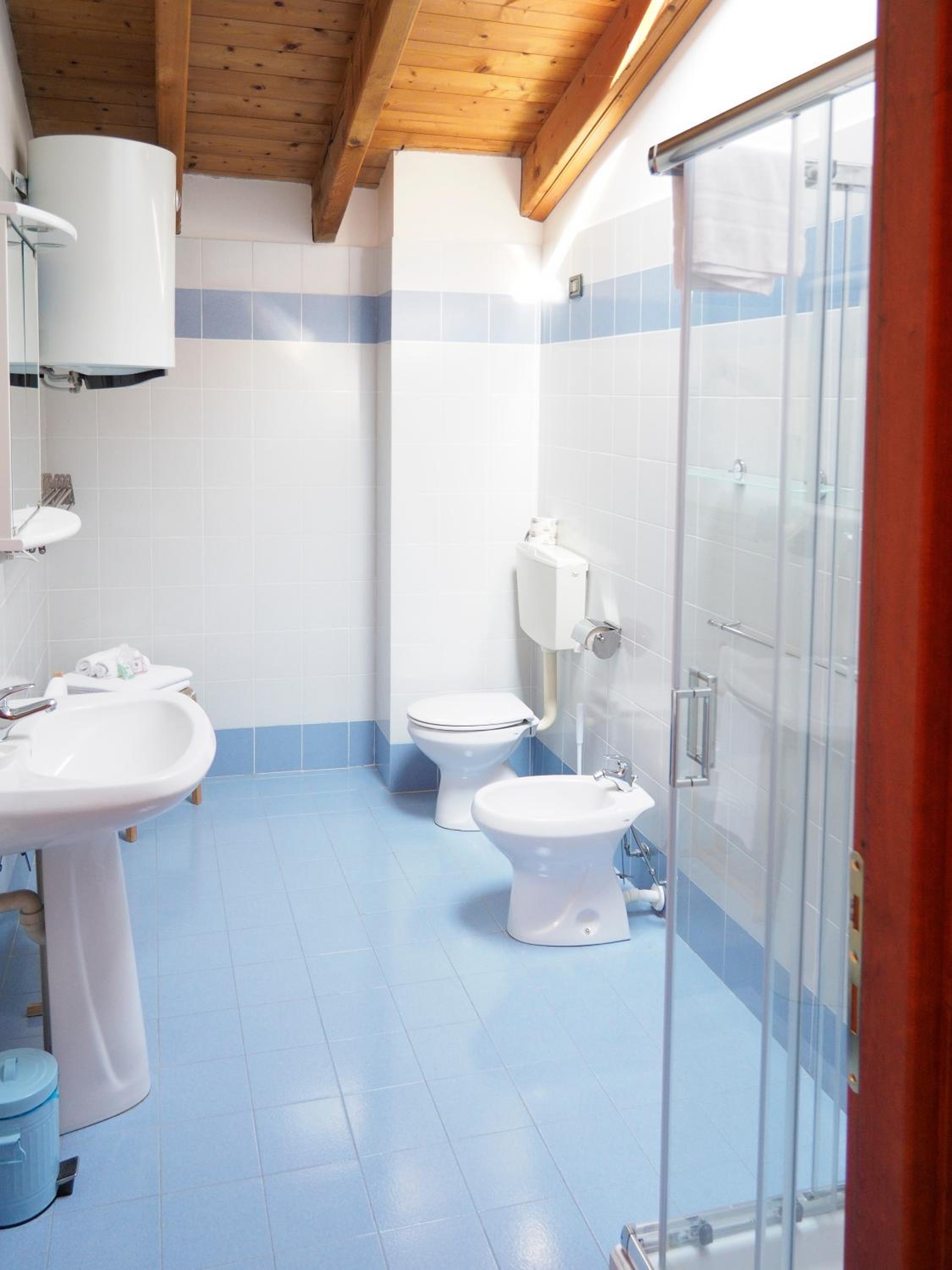 Quadruple Room - Photo 2
