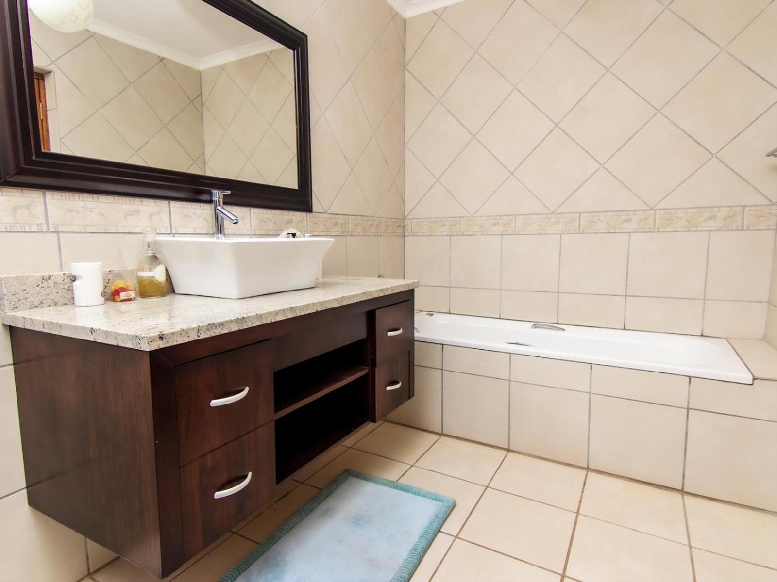 Luxury Suite - Photo 4