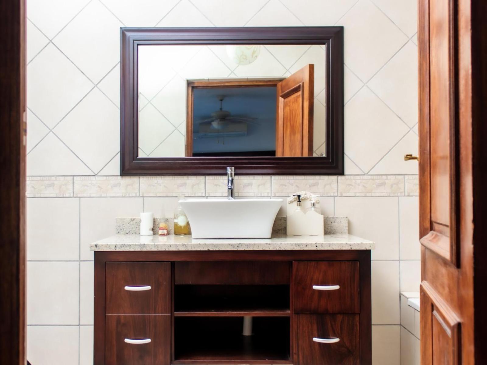 Luxury Suite - Photo 5
