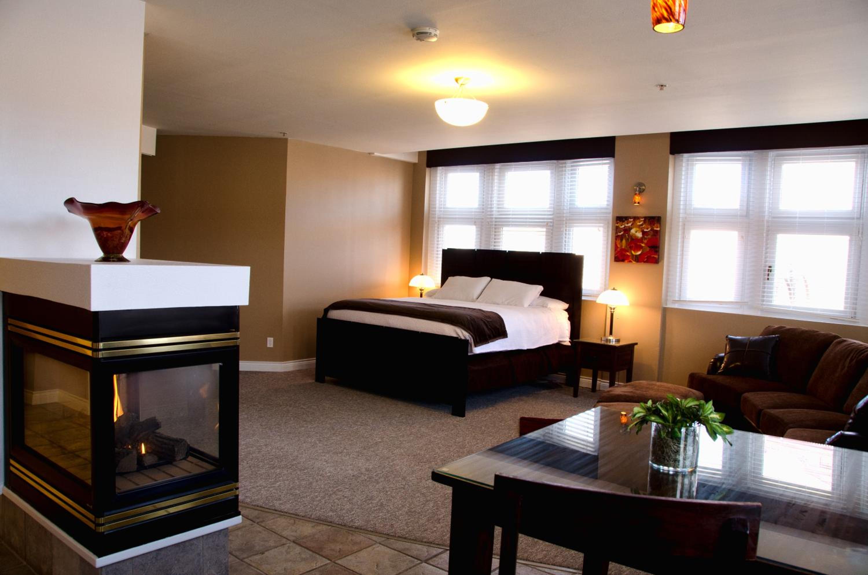 King Suite with Fireplace
