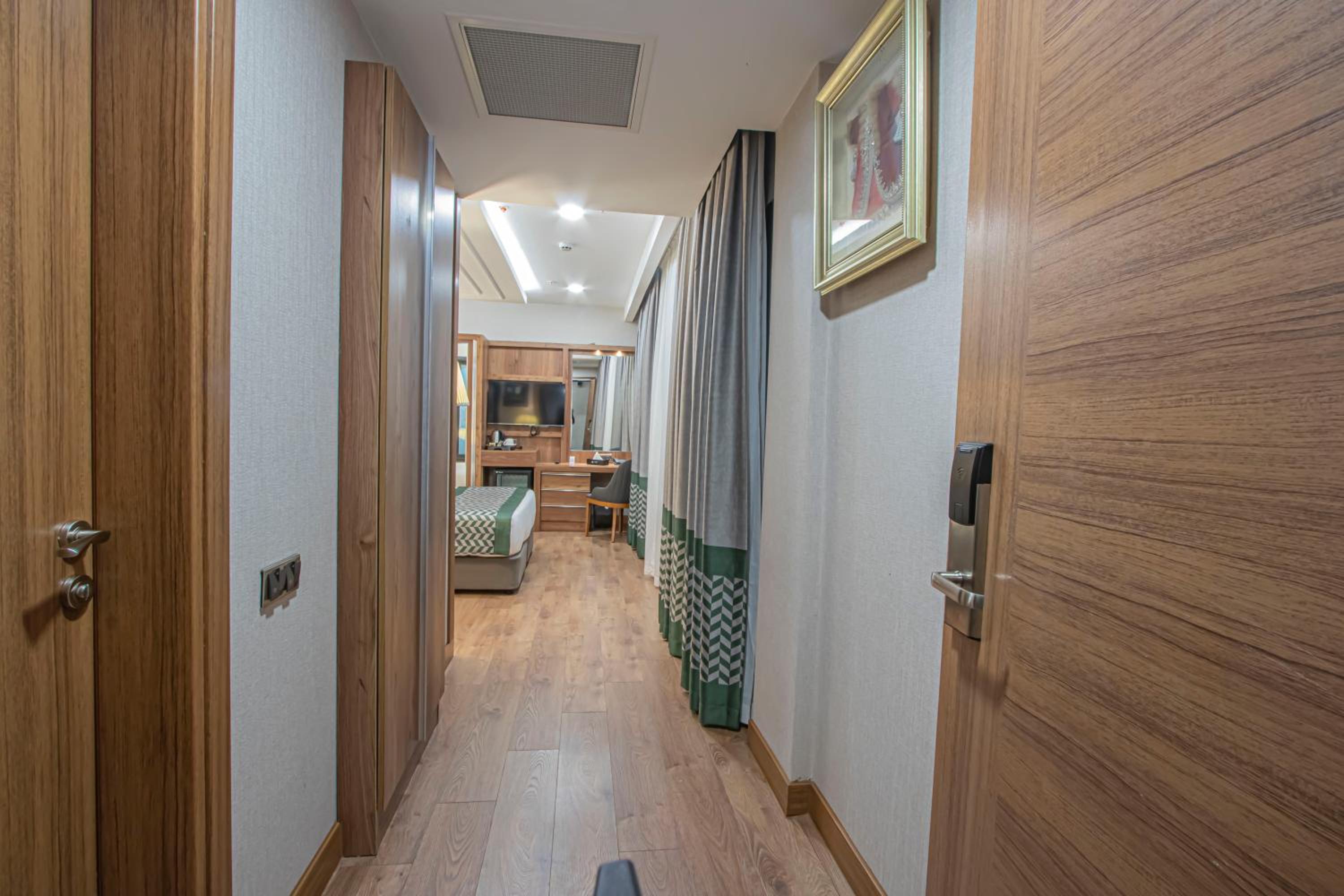 Deluxe Double Room with Bath
