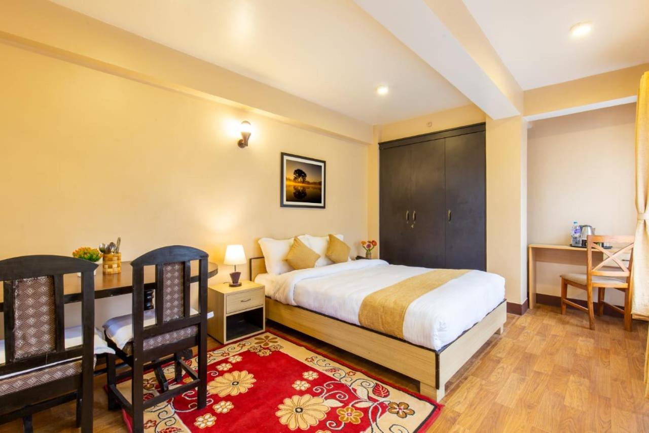 Deluxe Double or Twin Room with City View - Photo 2