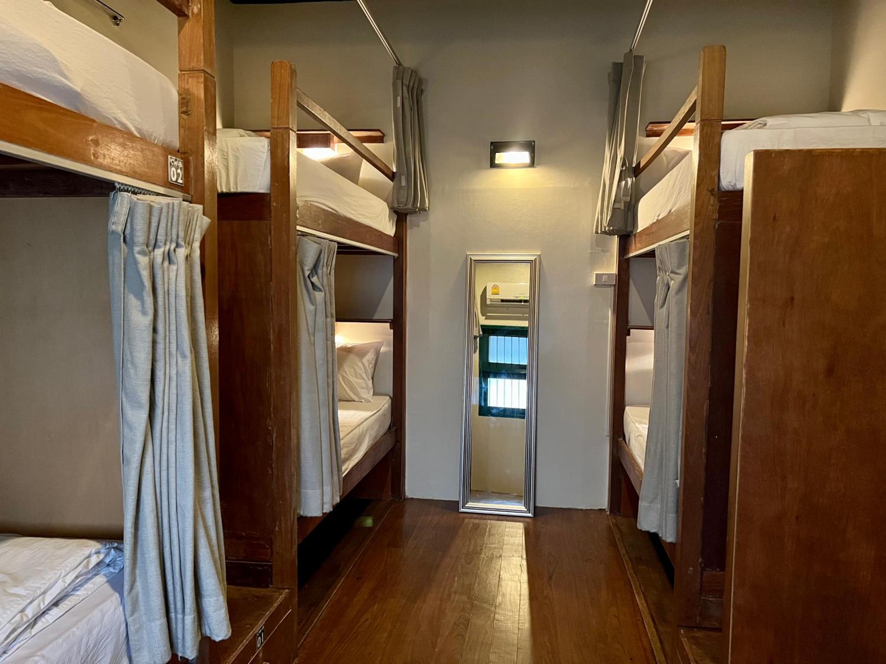 Bed in 6-Bed Mixed Dormitory Room photo 1