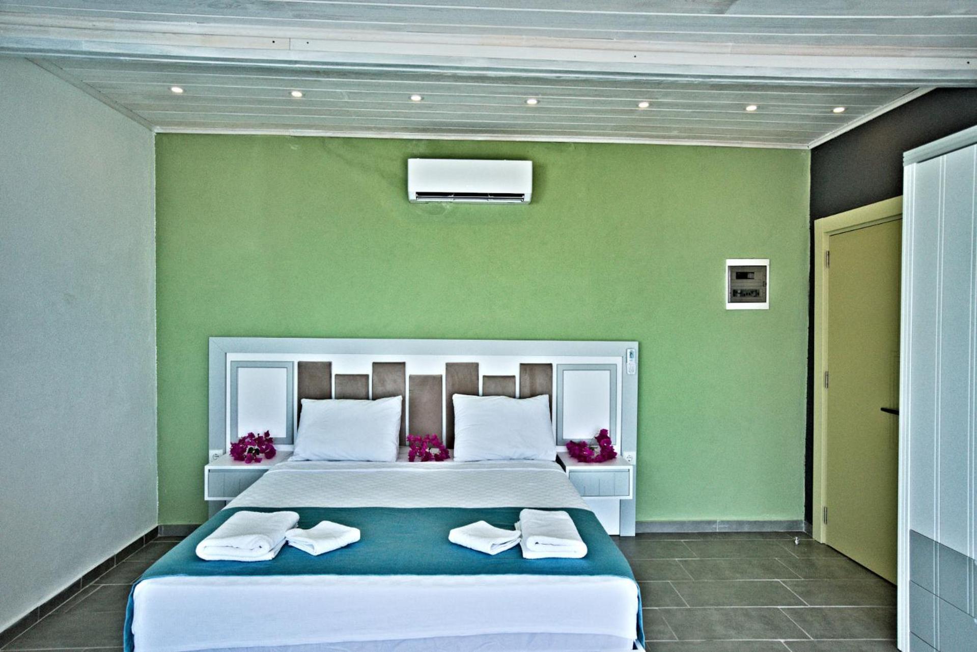 Large Double Room - Photo 17