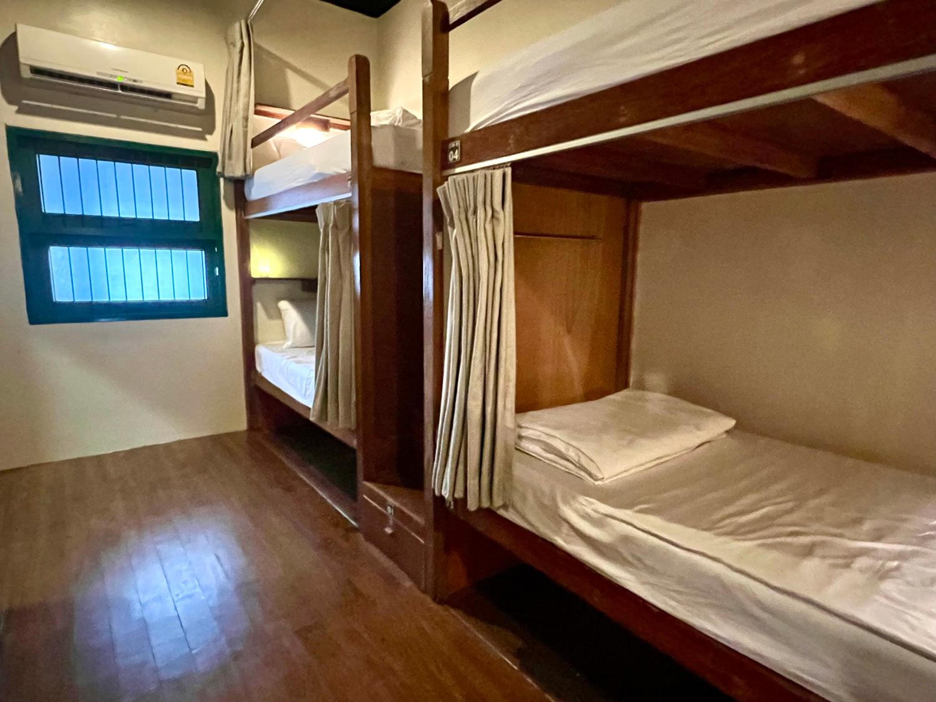 Bed in 6-Bed Mixed Dormitory Room photo 3