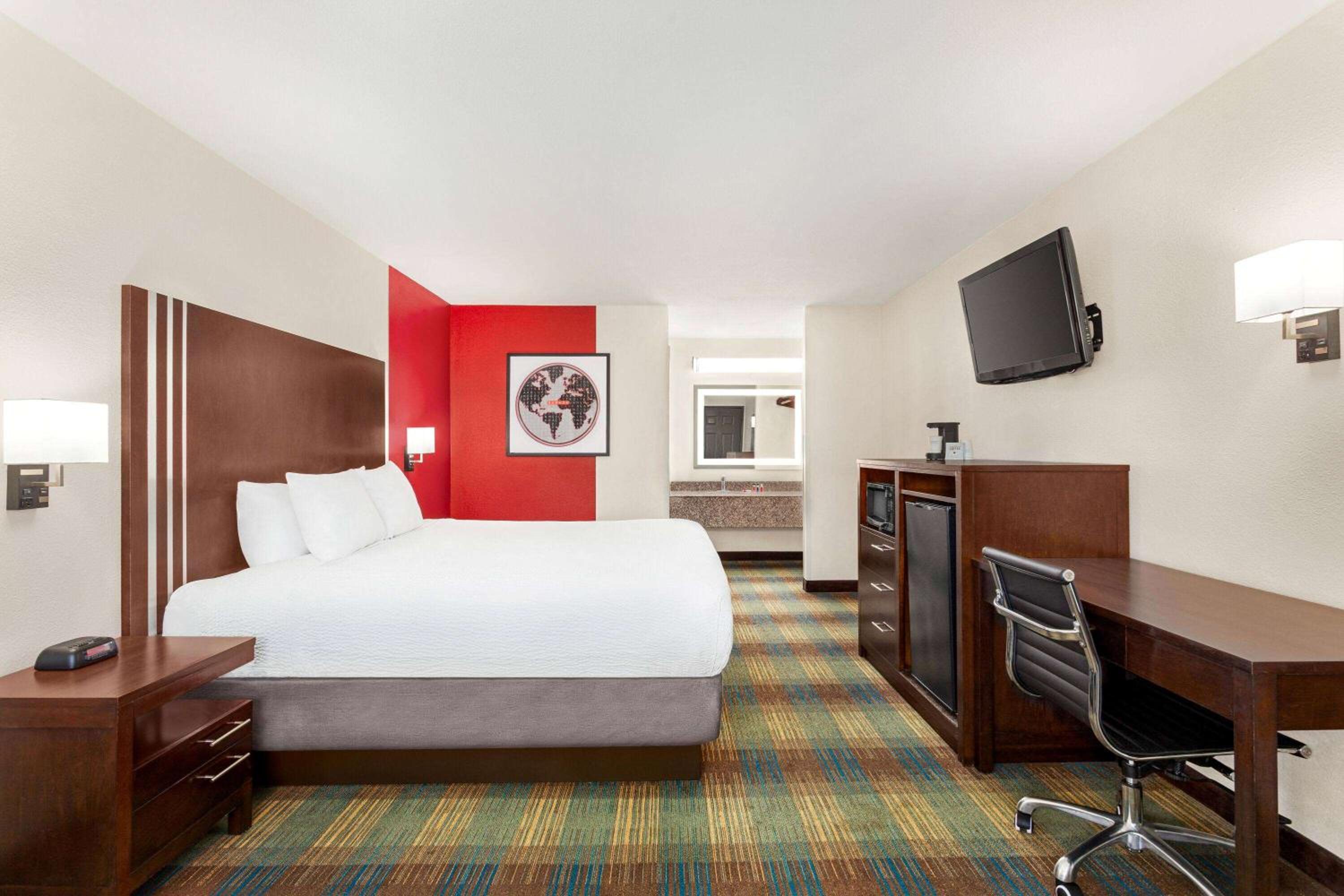 King Room - Non-Smoking - Photo 1
