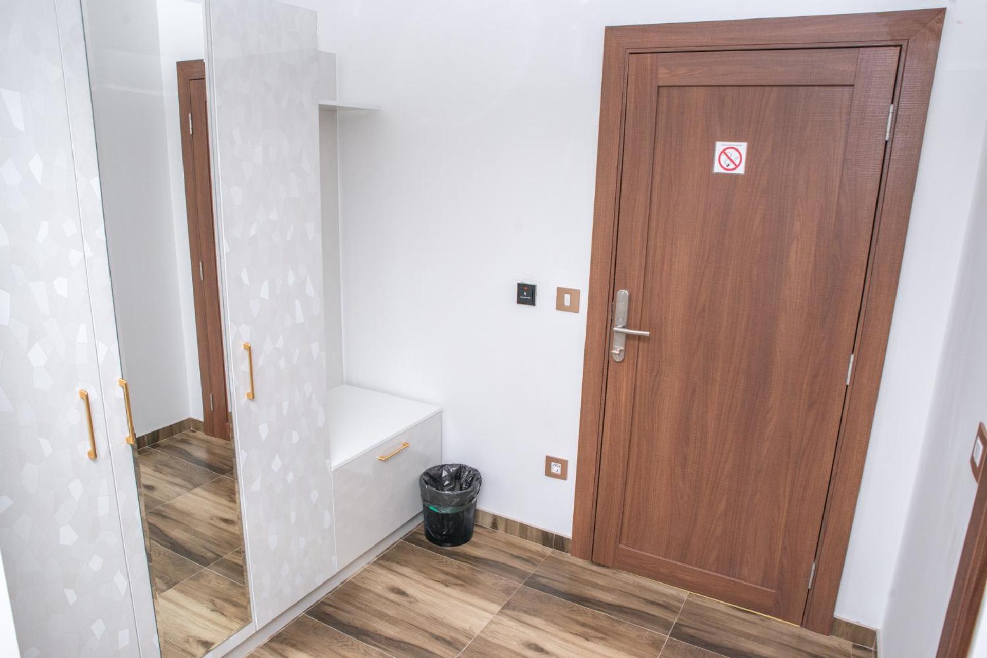 Deluxe Double Room - Photo 11