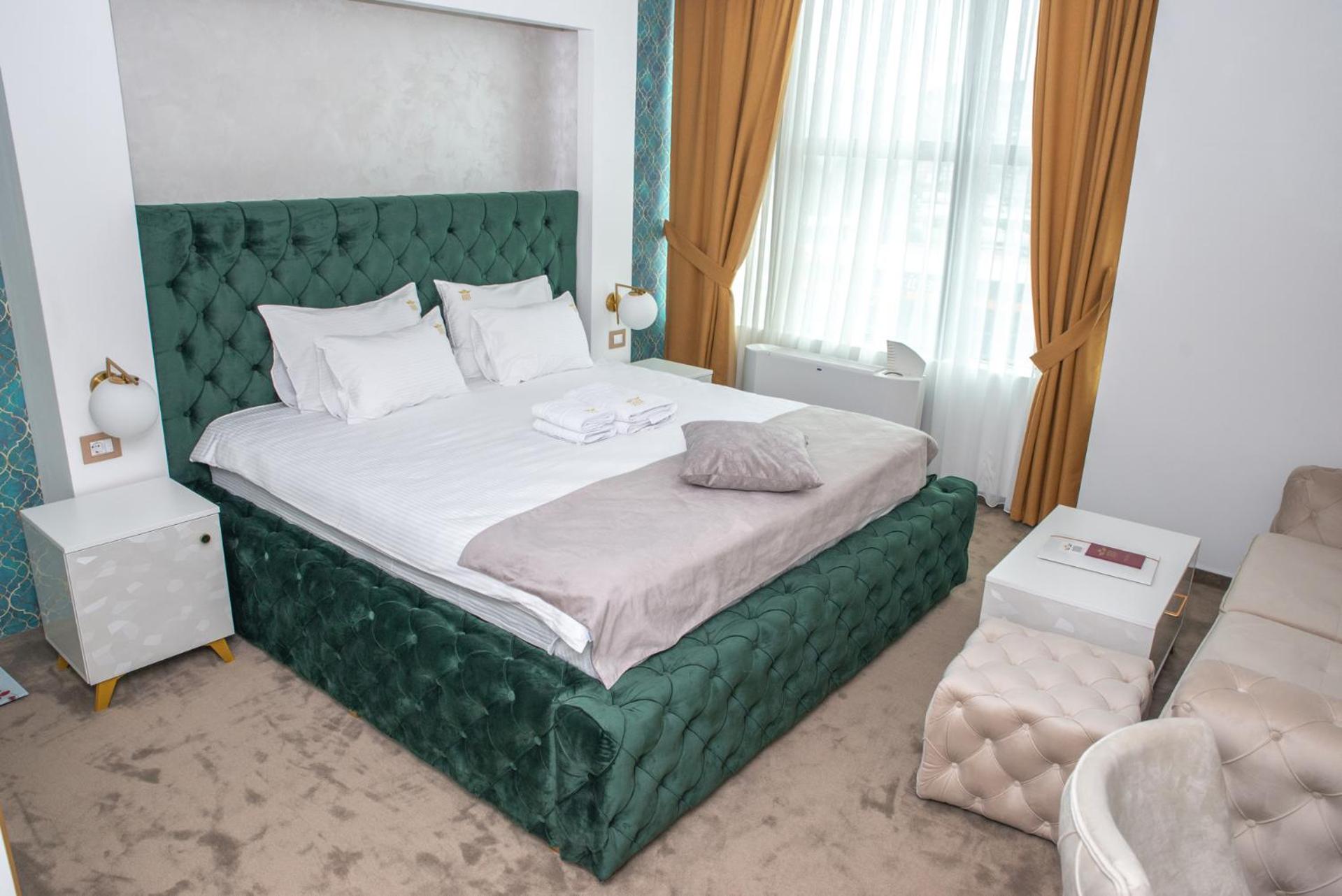 Deluxe Double Room - Photo 10
