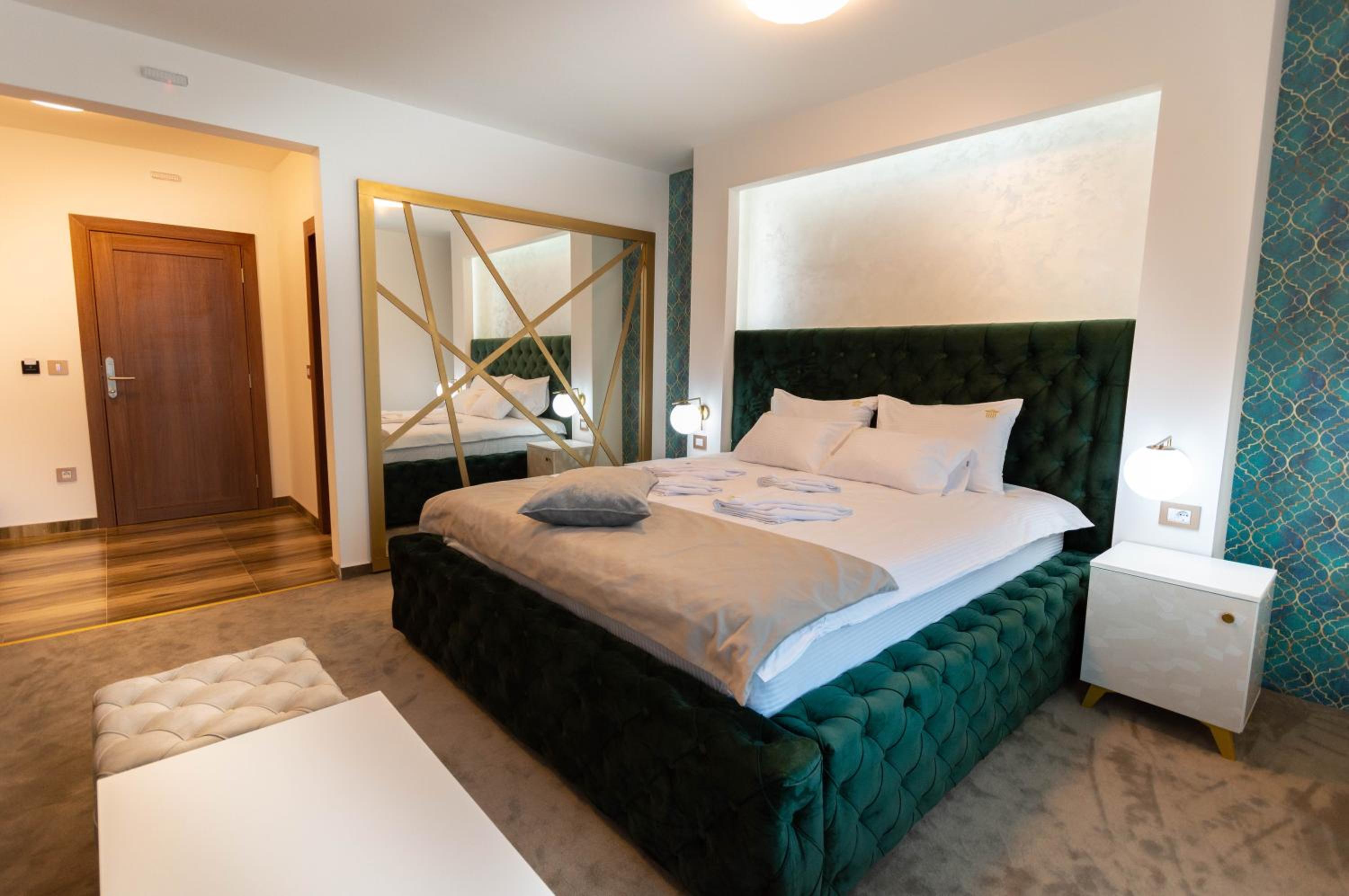 Deluxe Double Room - Photo 20