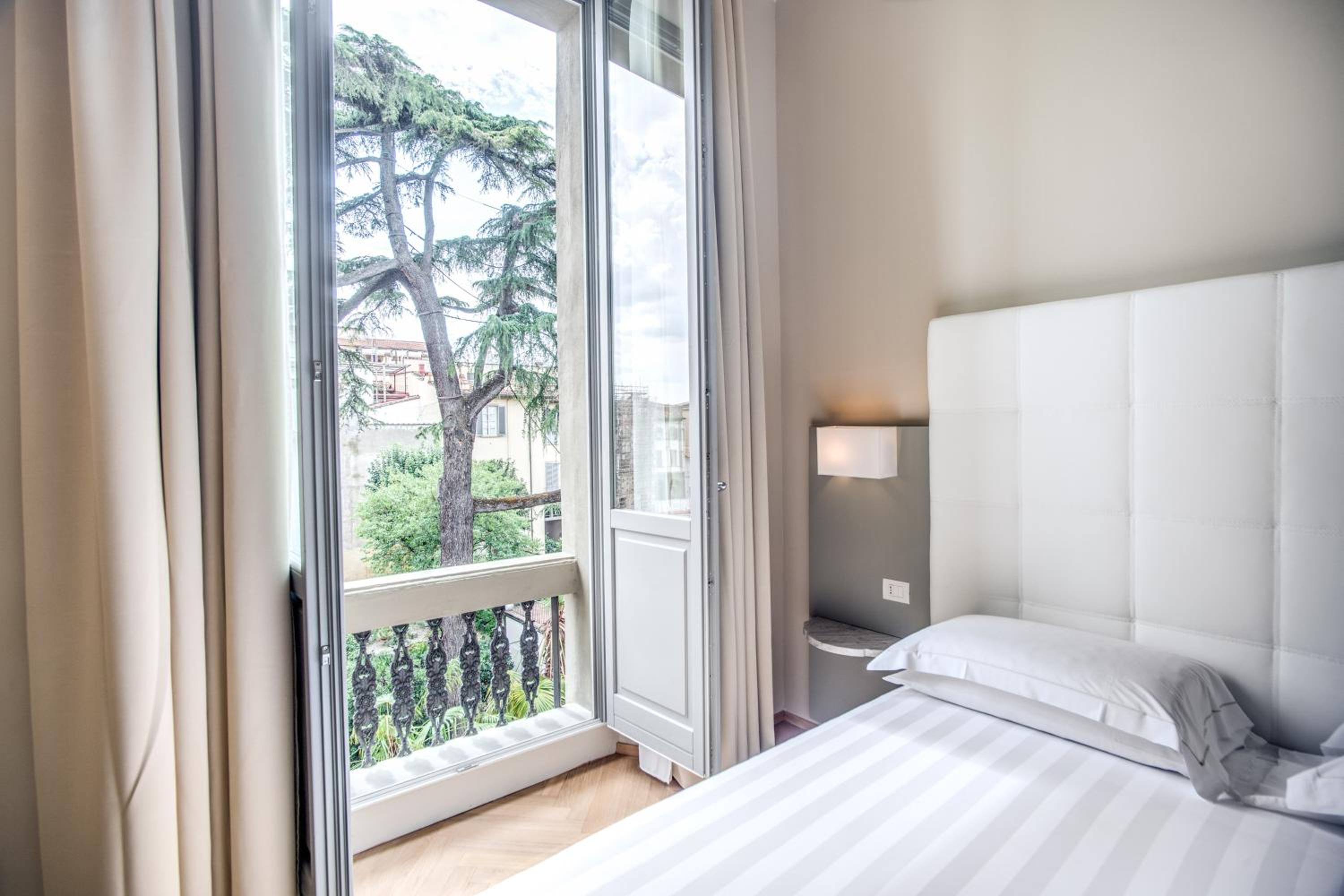 Superior Double or Twin Room with Garden View thumbnail 5