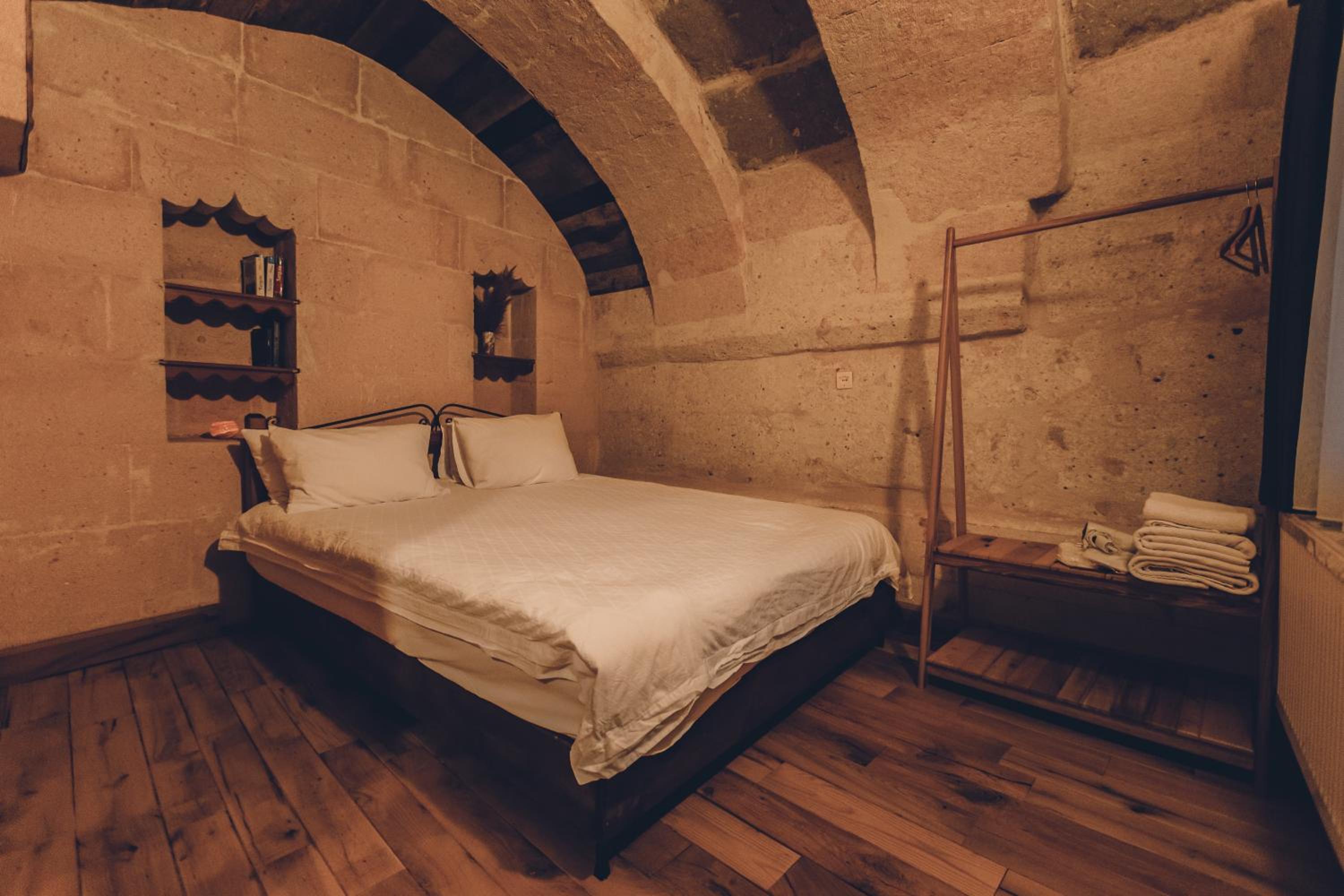 Small Double Room - Photo 5