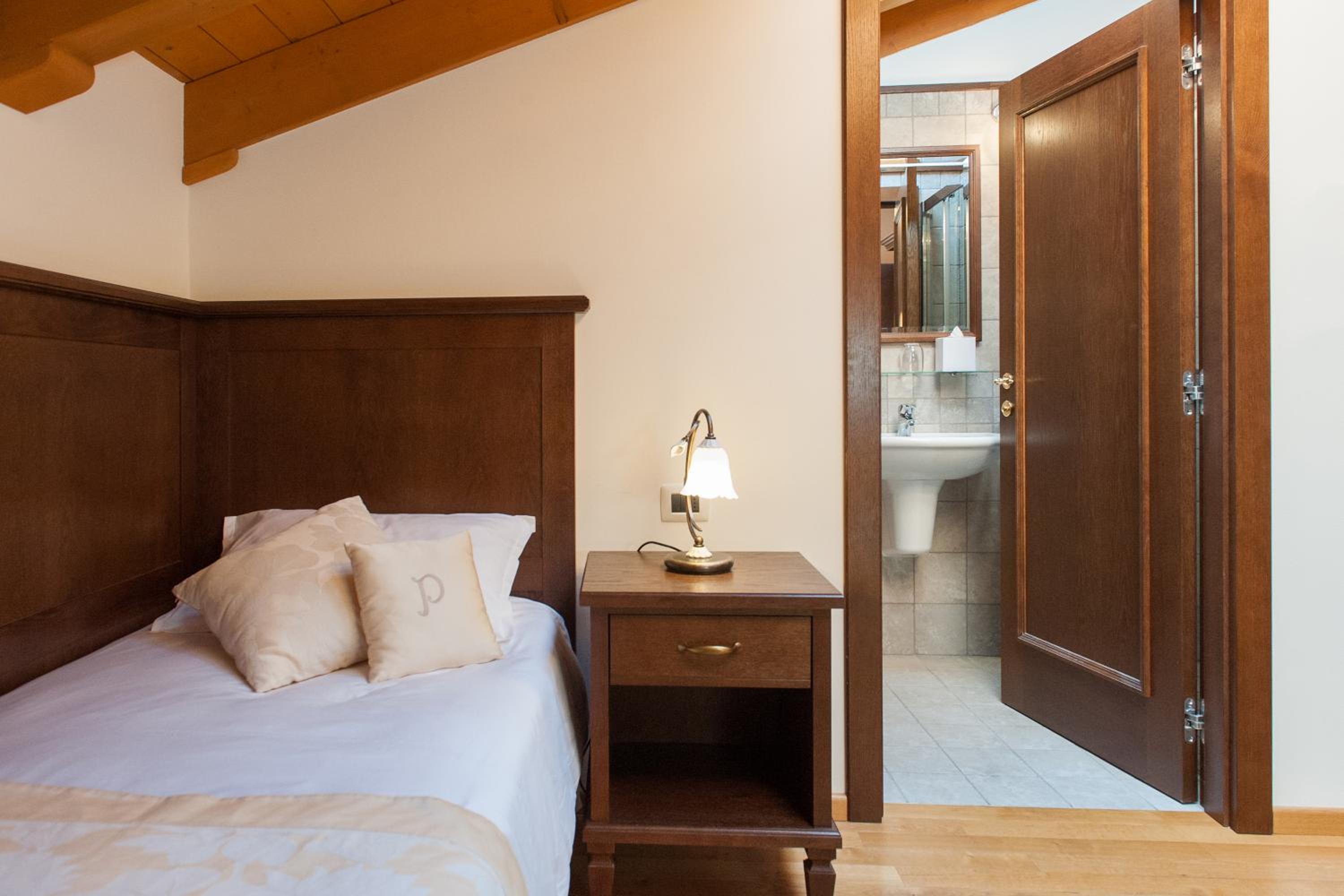 Single Room photo 3