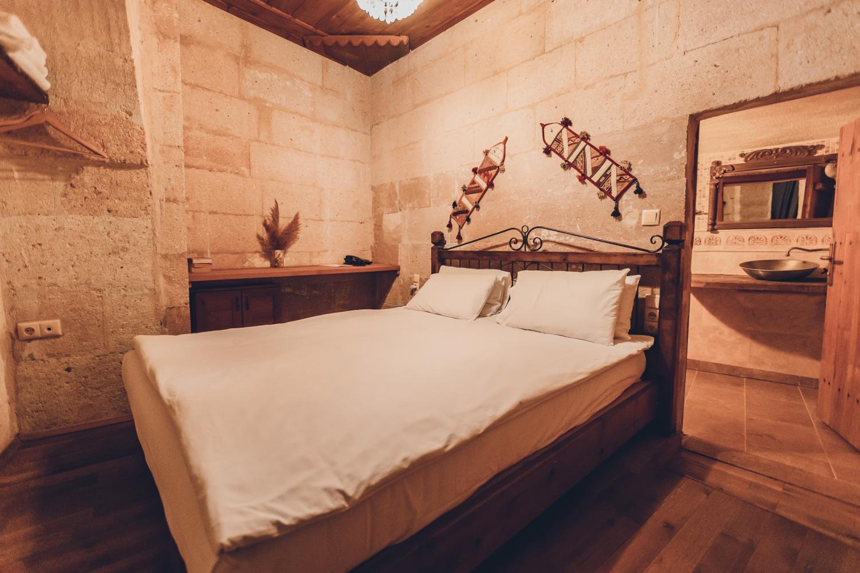 Small Double Room - Photo 8