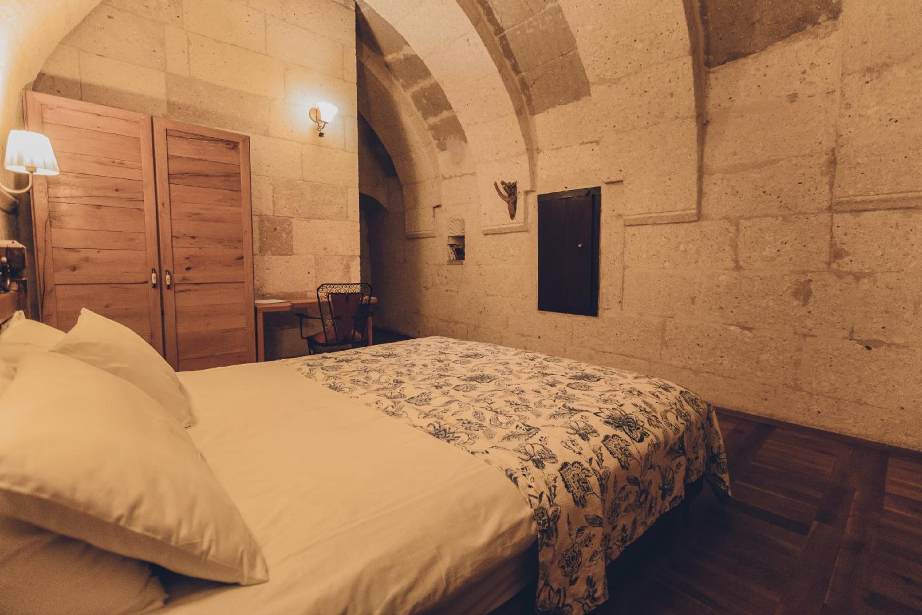 Standard Double Room - Photo 9