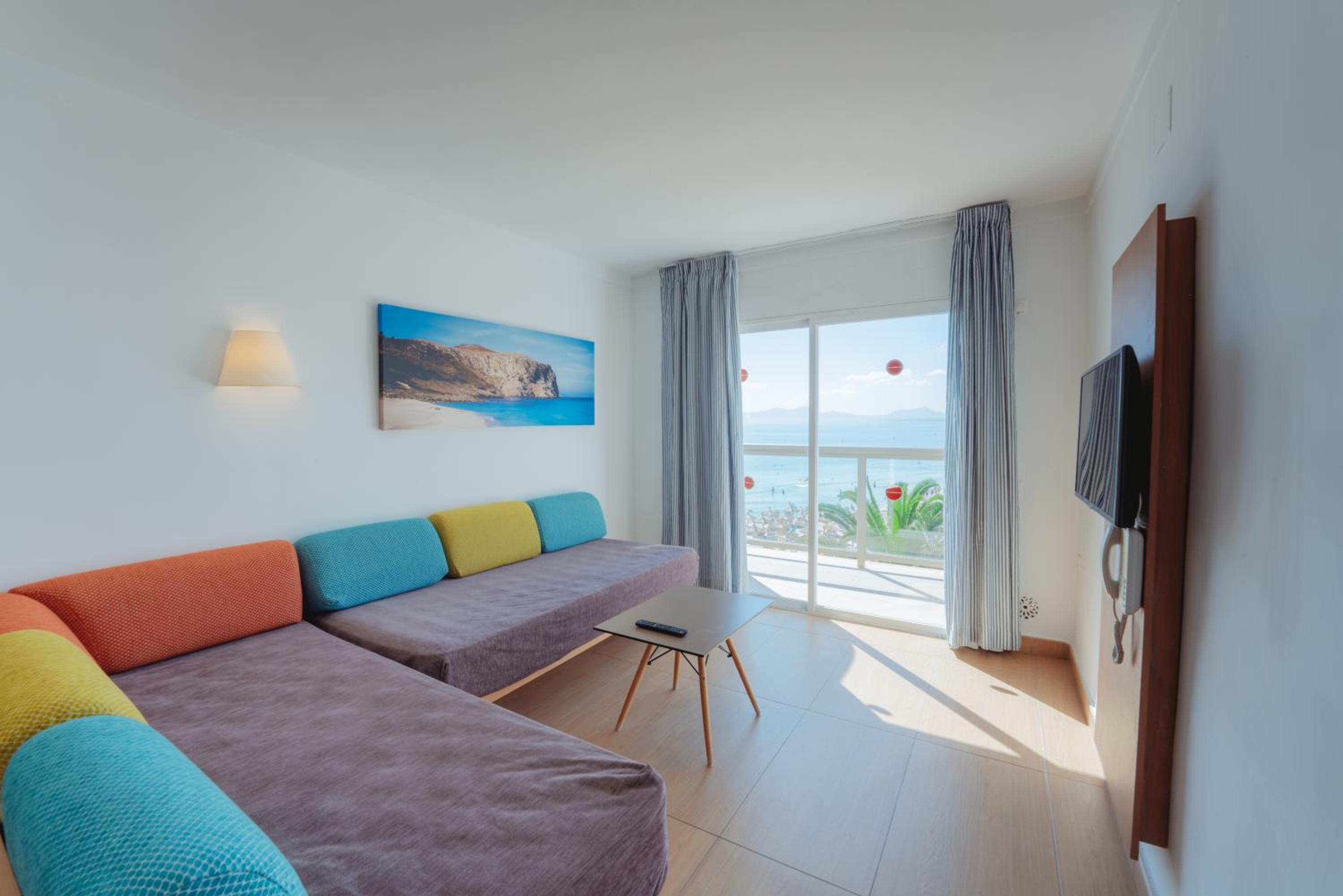 One-Bedroom Apartment with Sea View