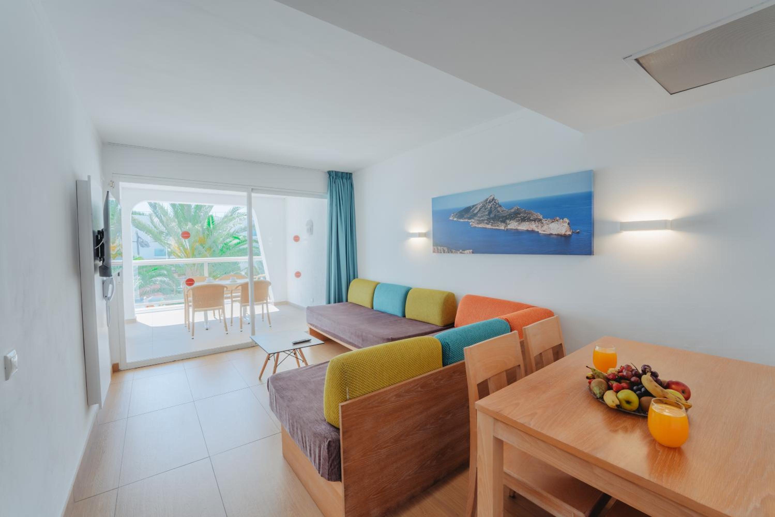 Two-Bedroom Apartment with Sea View photo 2