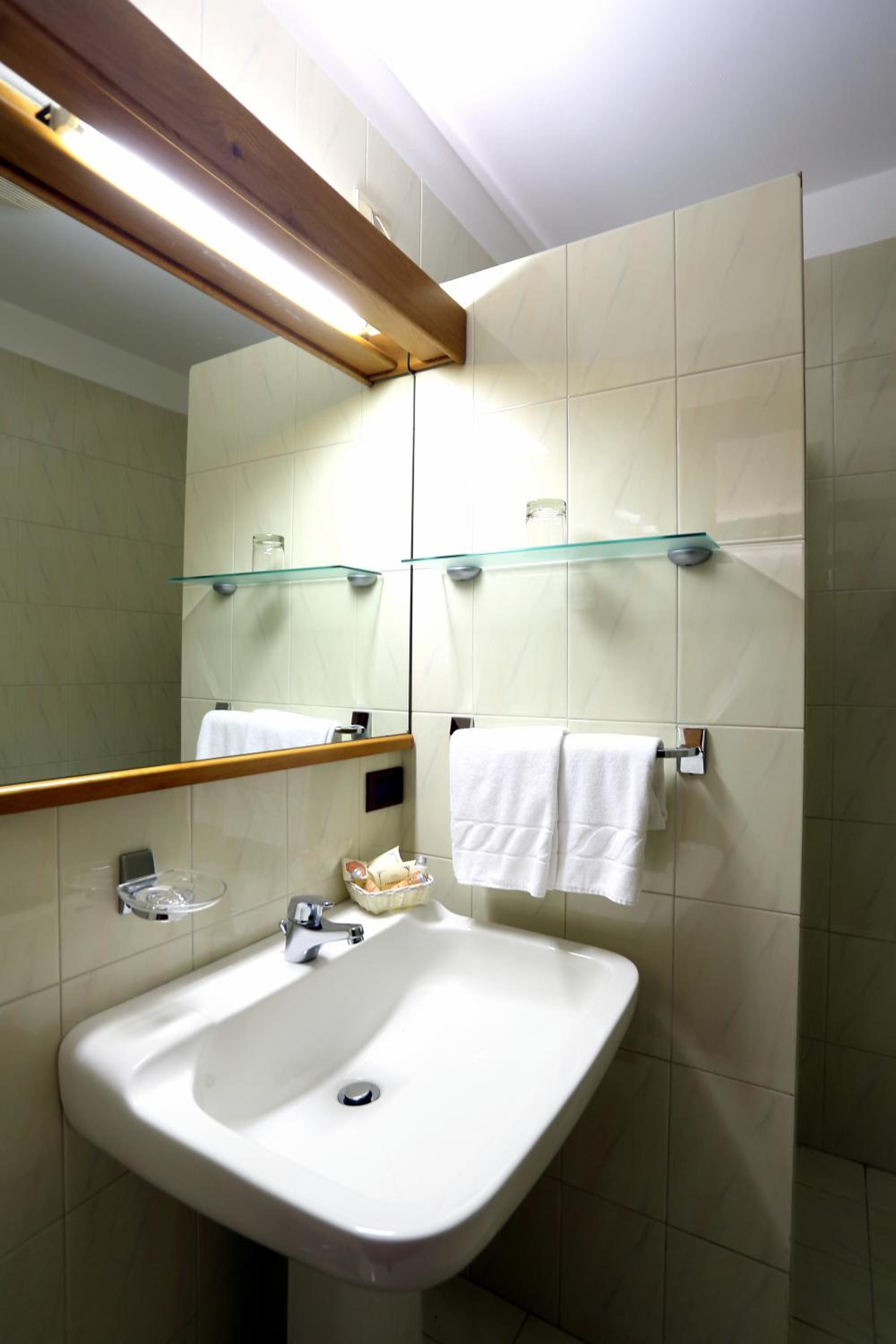Twin Room - Photo 5
