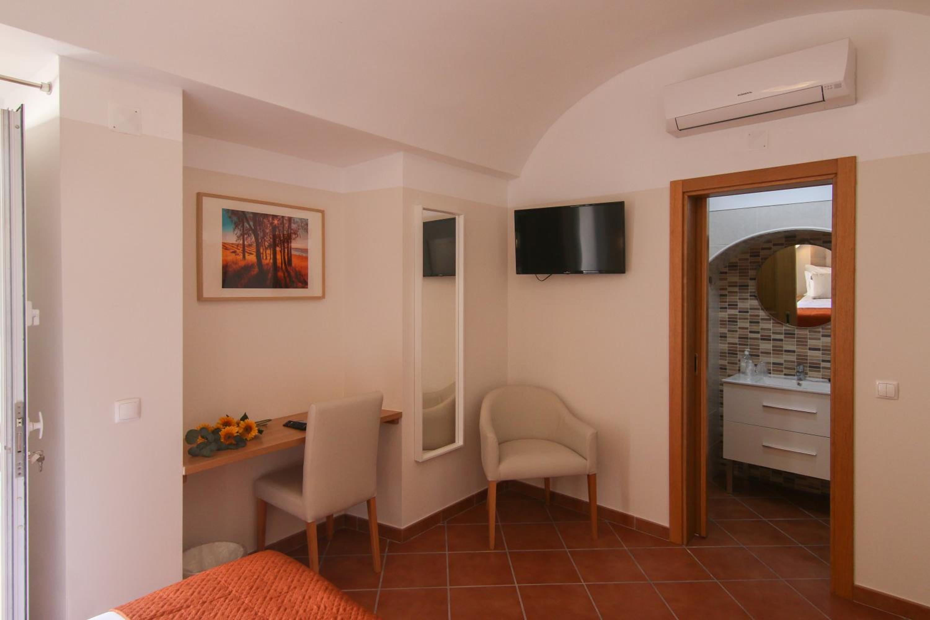 Suite with Balcony photo 1