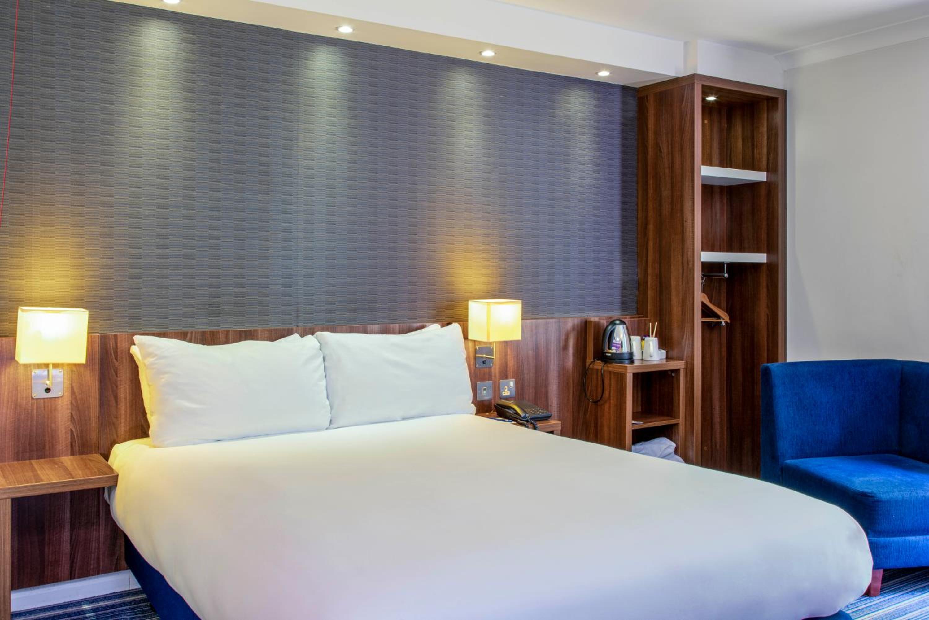 Double Room with Free Hot Breakfast - Accessible - Photo 12