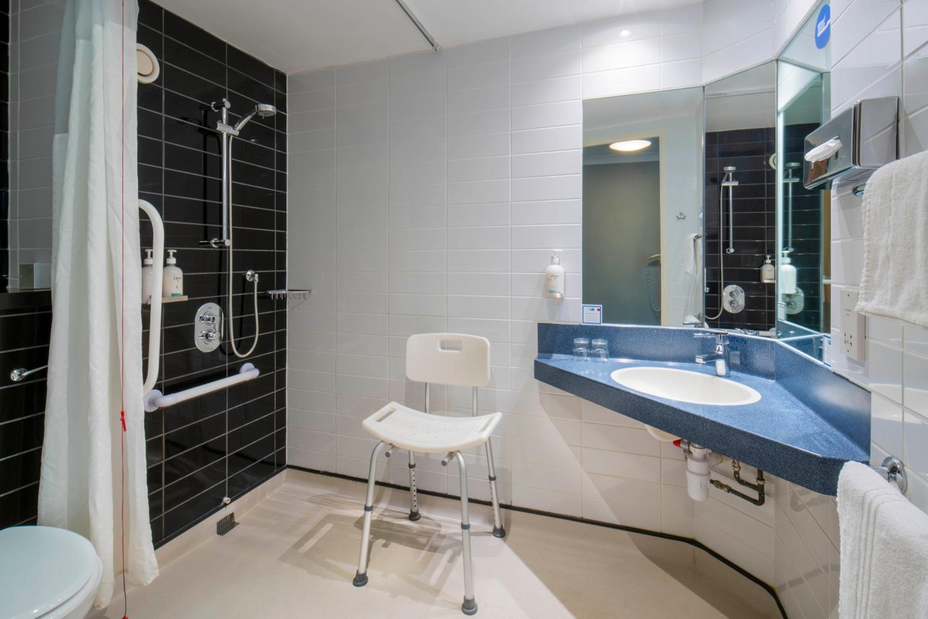 Double Room with Free Hot Breakfast - Accessible - Photo 3