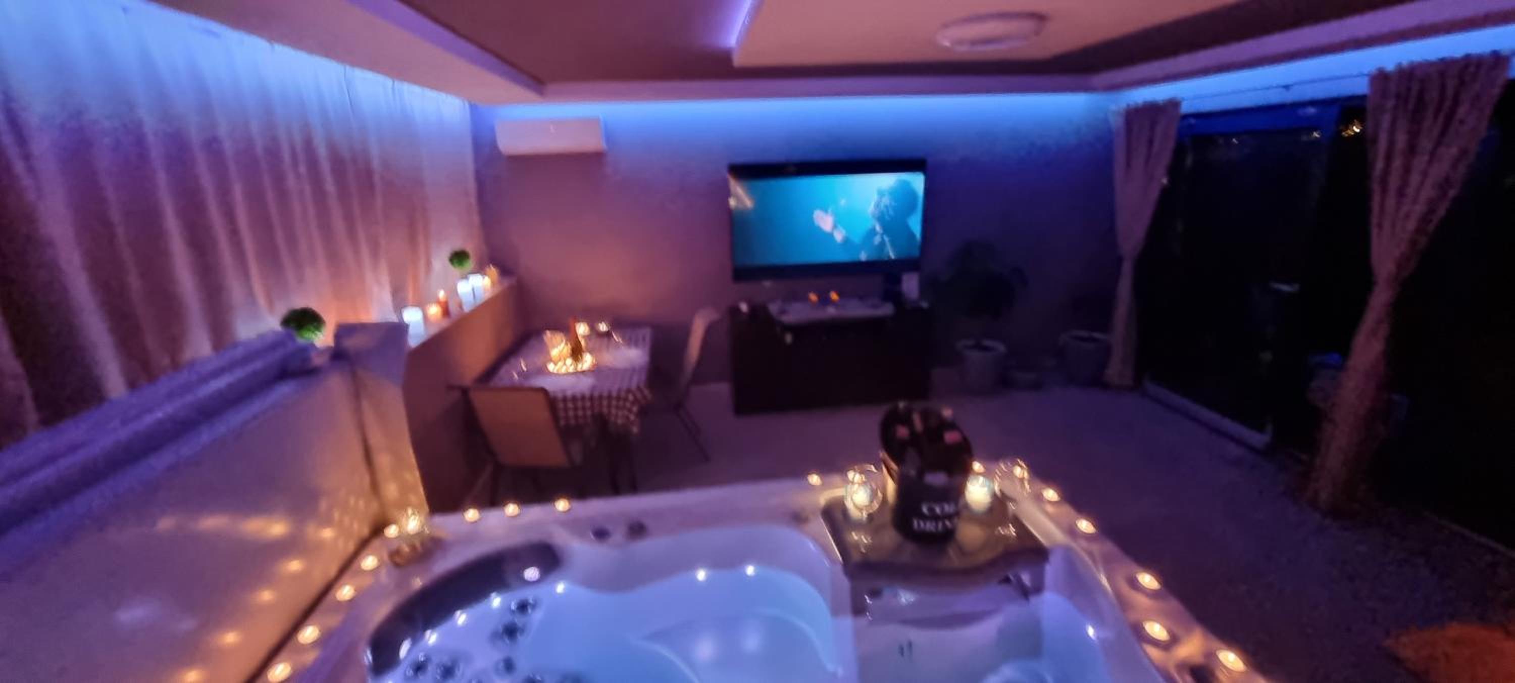 One-Bedroom Apartment - Photo 2