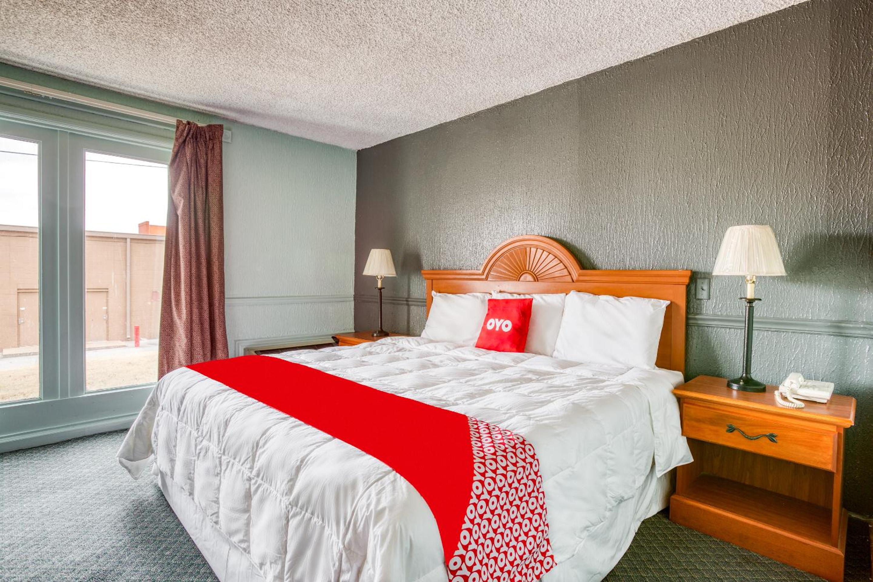King Bed	 - Photo 2