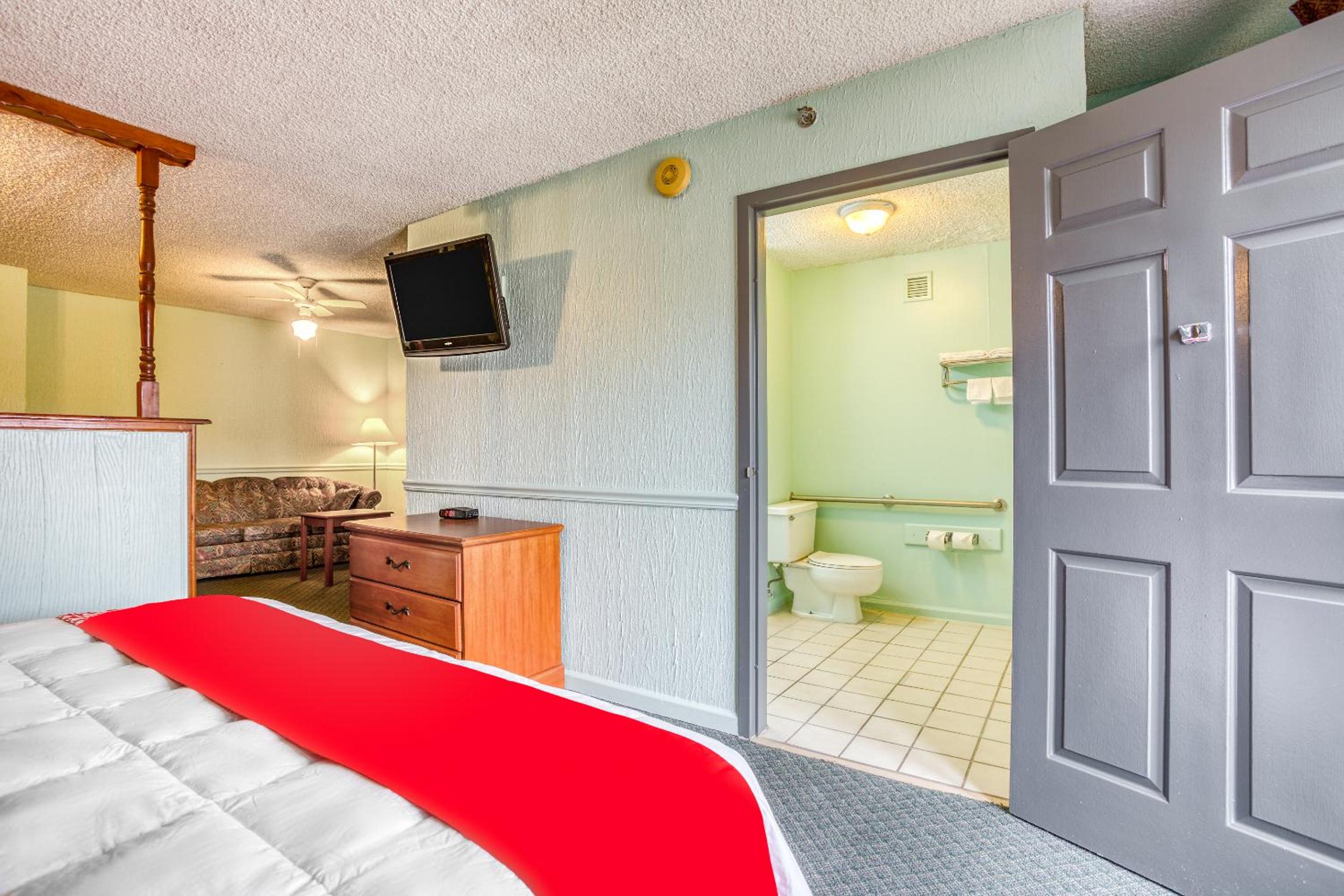 King Bed	 - Photo 1
