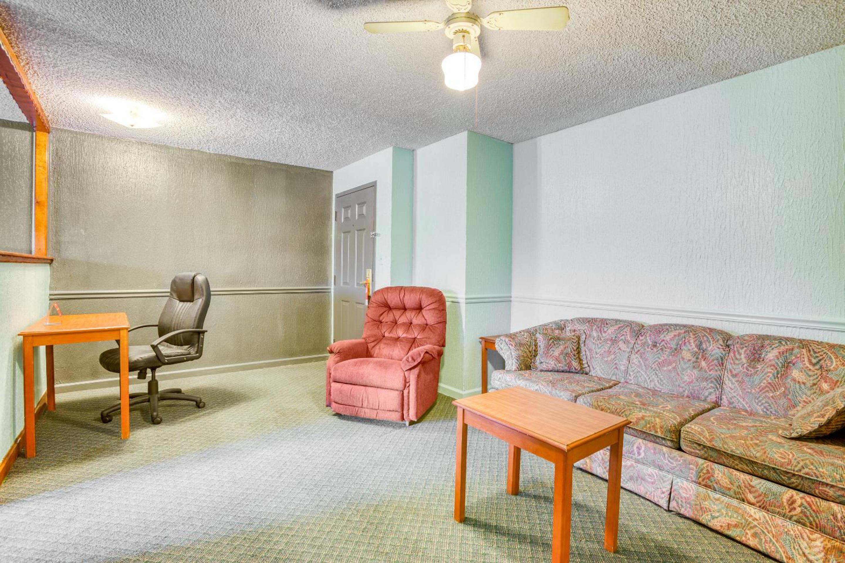 One-Bedroom Suite - Photo 9