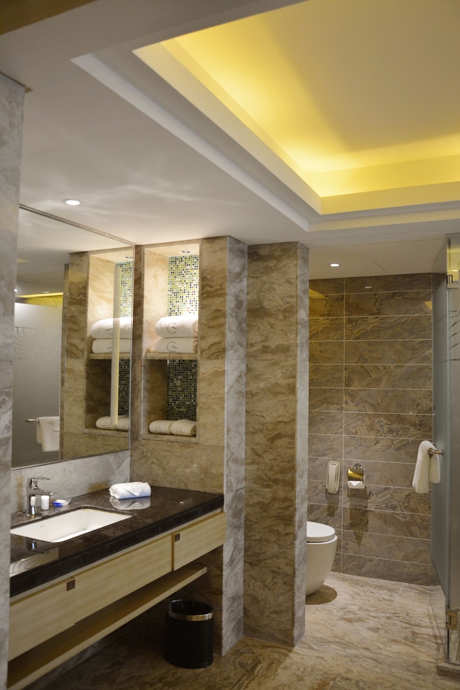 Business Suite photo 3