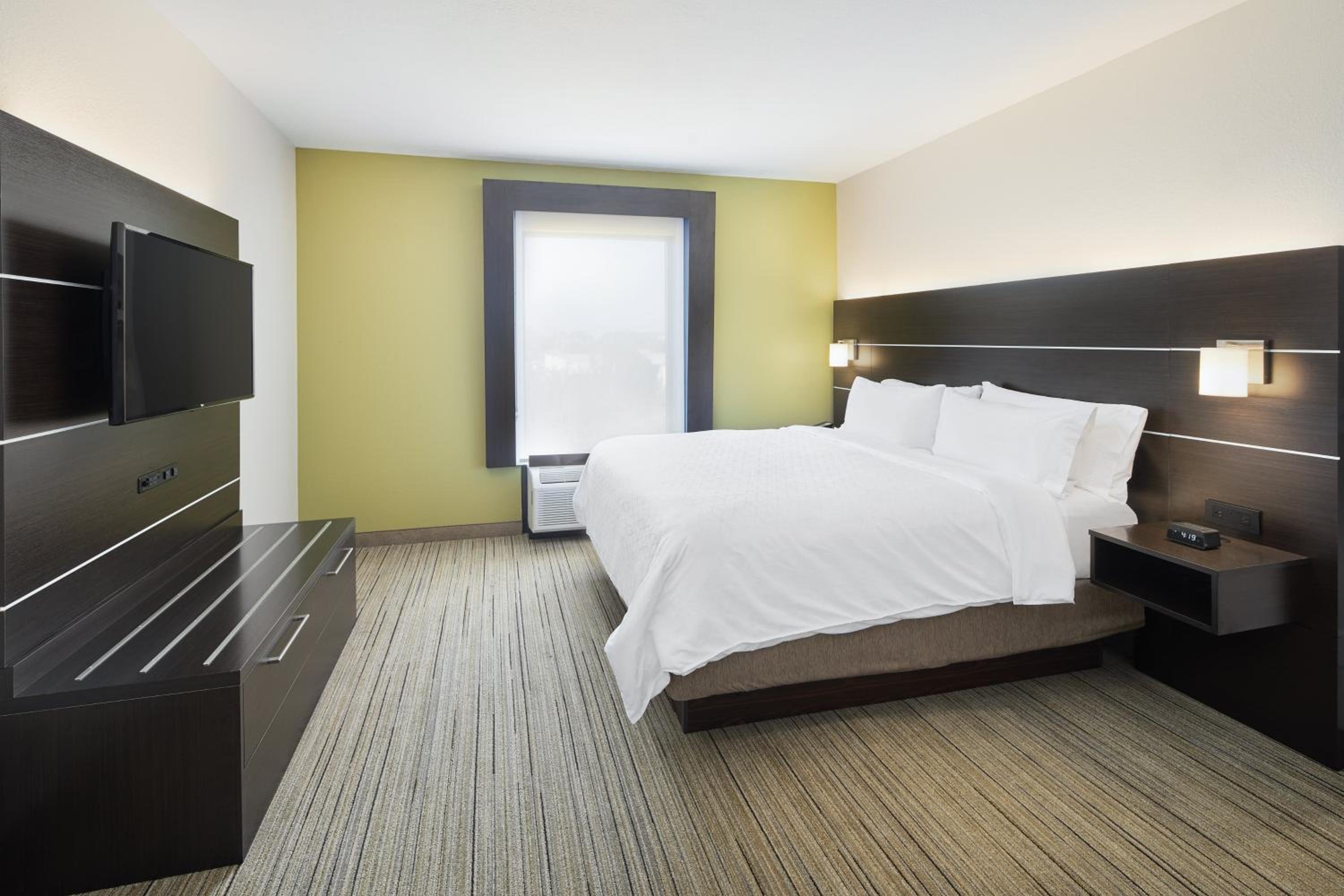 King Suite with Sofa Bed - Photo 2