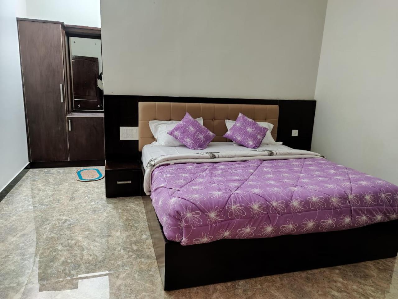 Deluxe Room - Photo 11