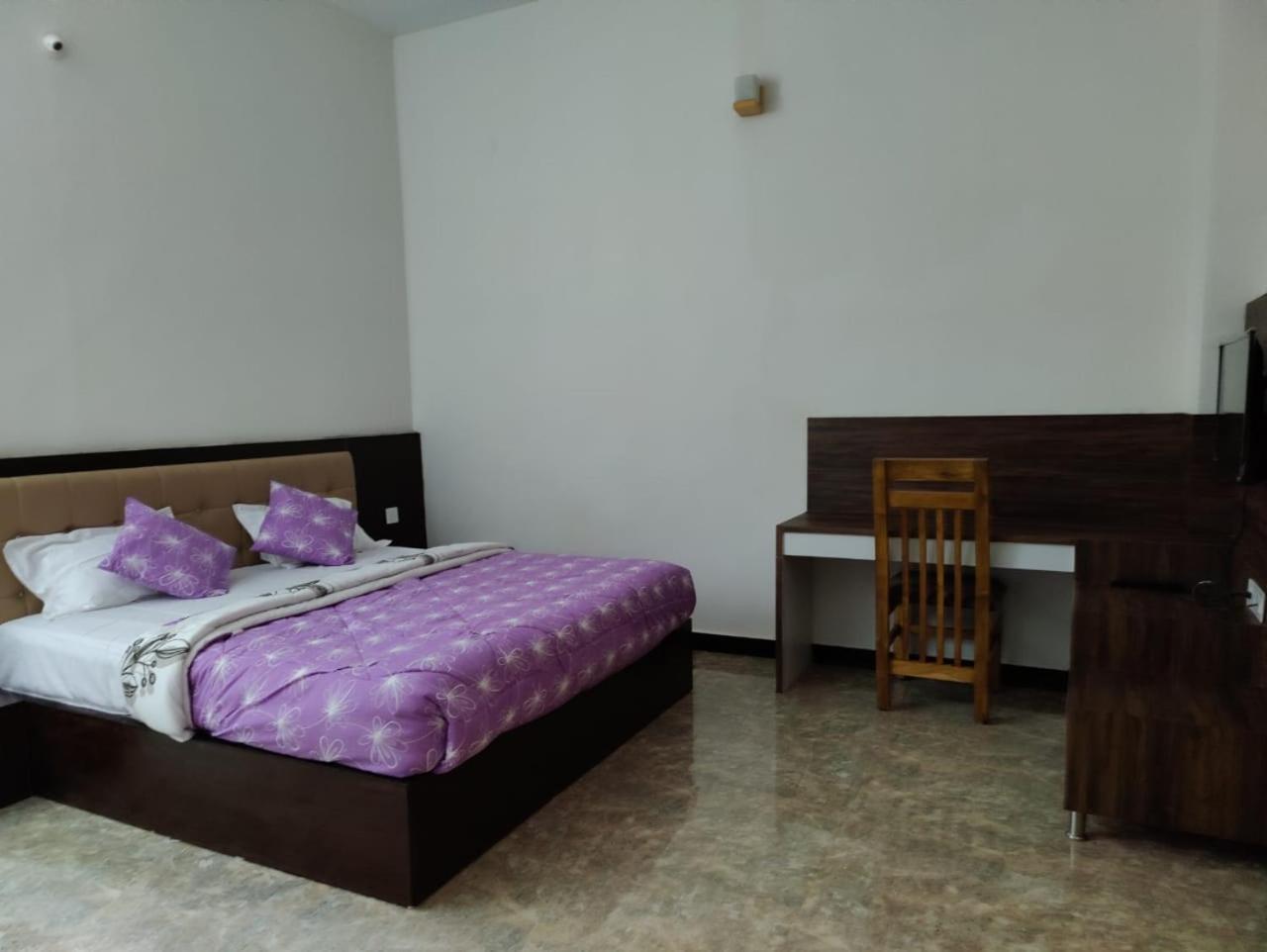 Deluxe Room - Photo 9