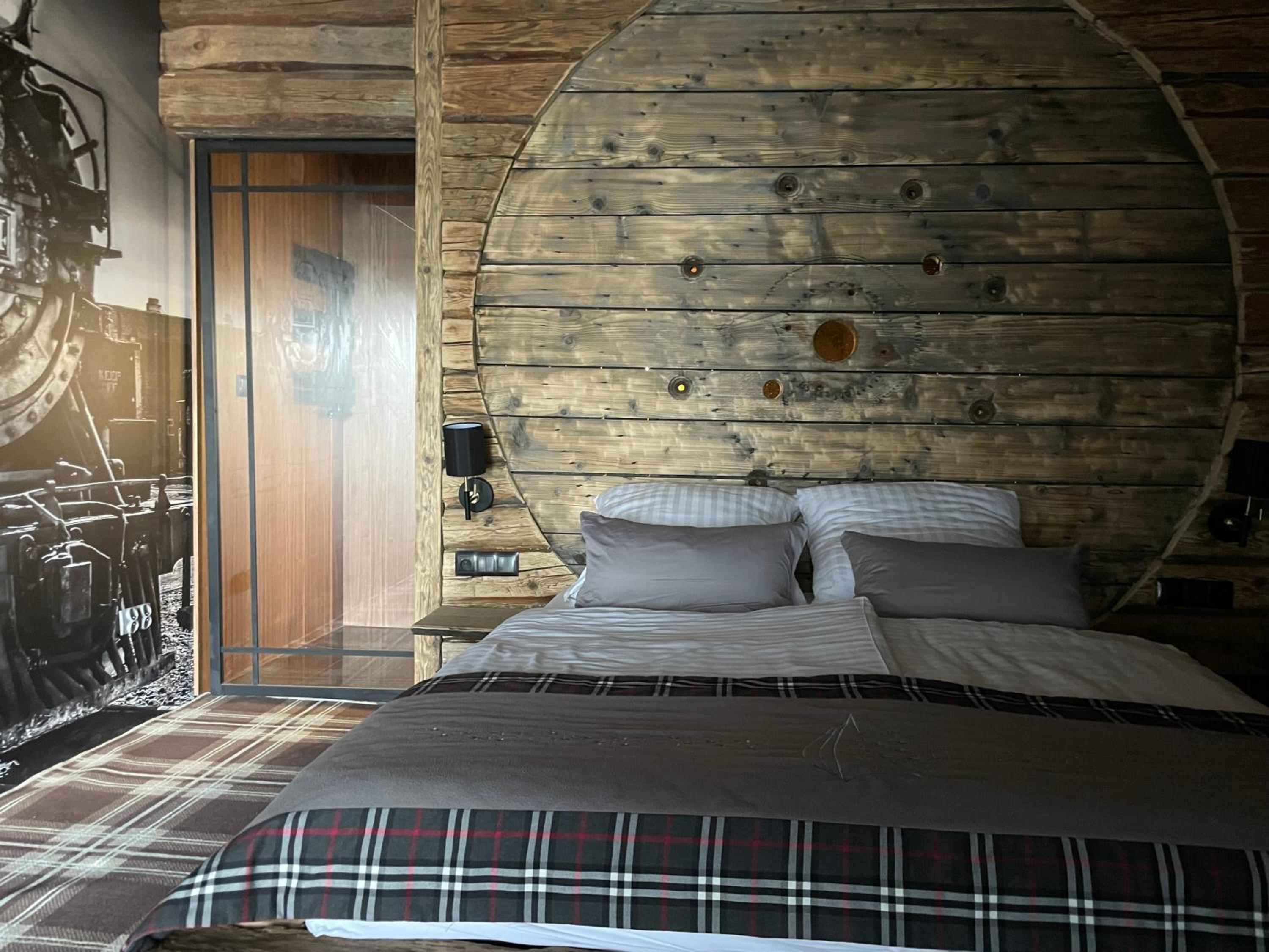 Suite with Lake View - Photo 6