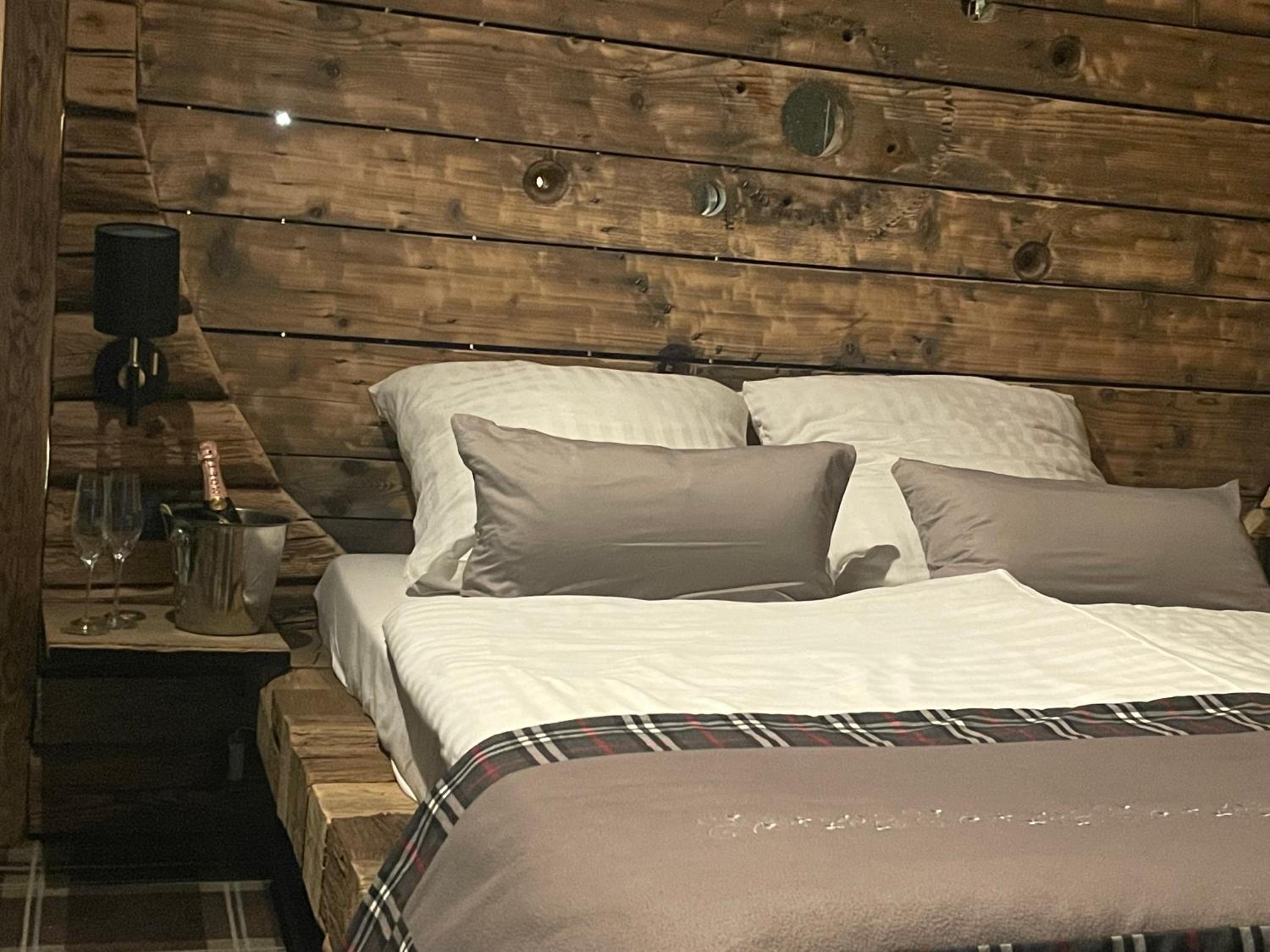 Suite with Lake View - Photo 3