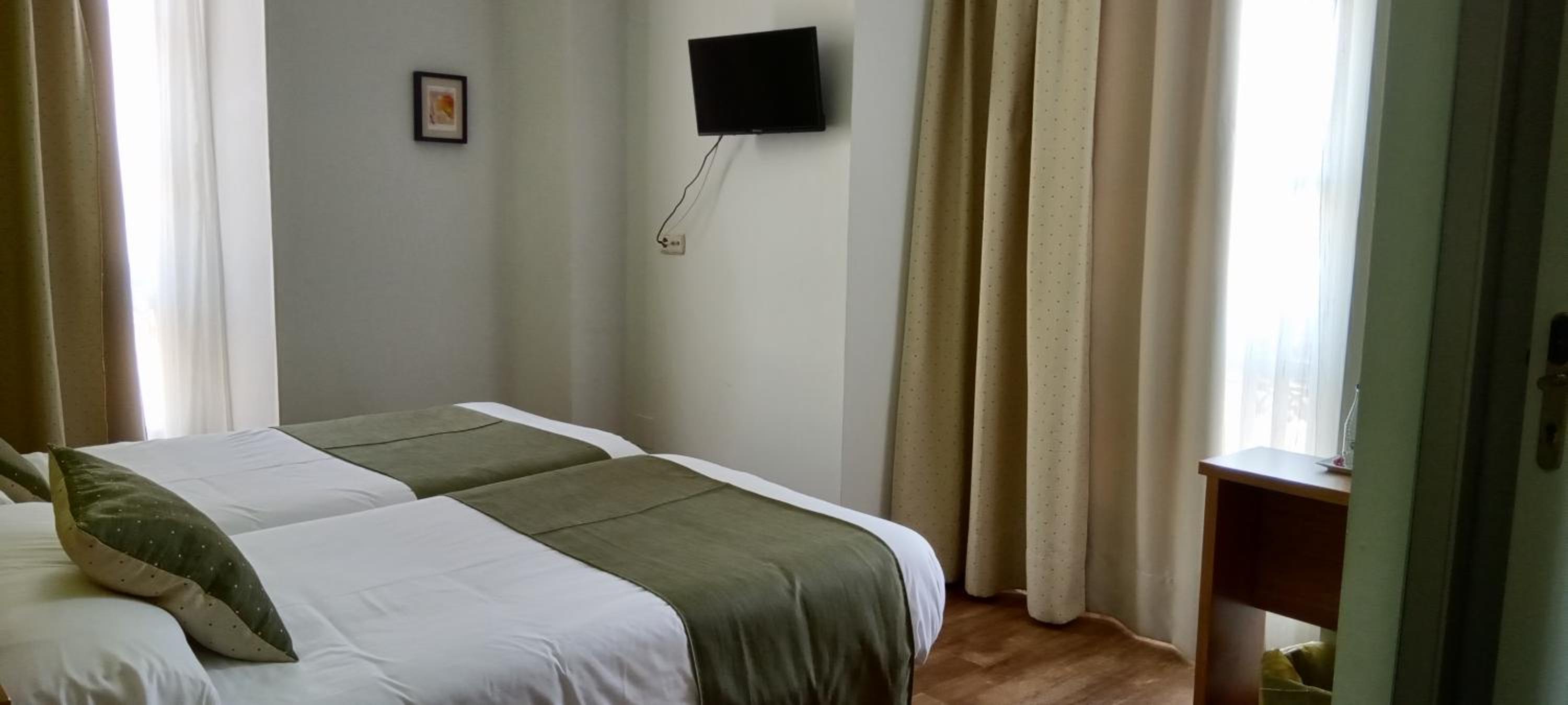 Double or Twin Room photo 3