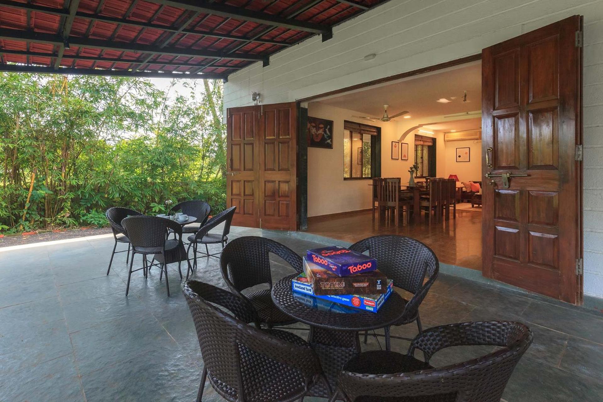 Villa - Photo 2