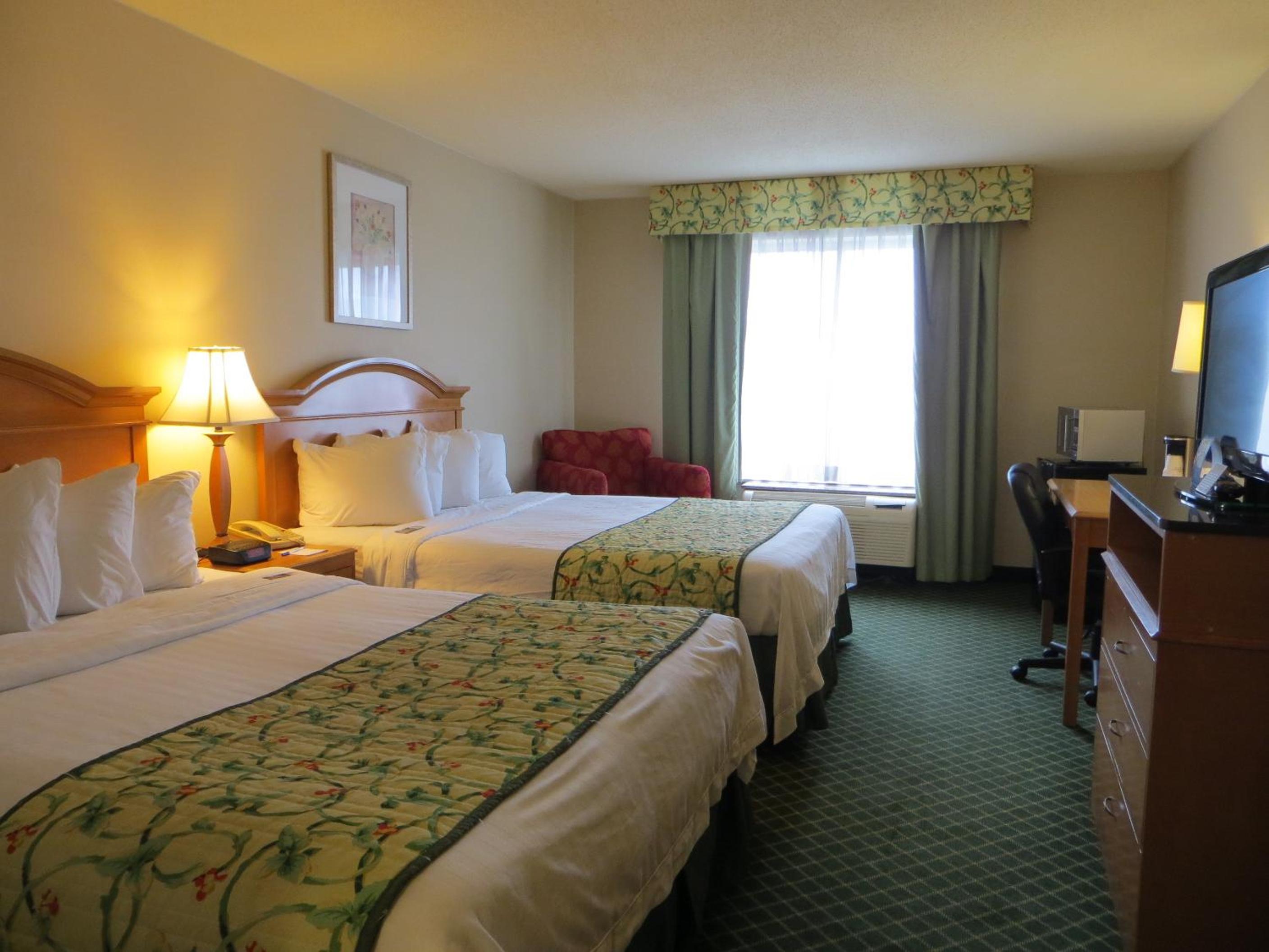Queen Room With Two Queen Beds - Non-Smoking photo 1