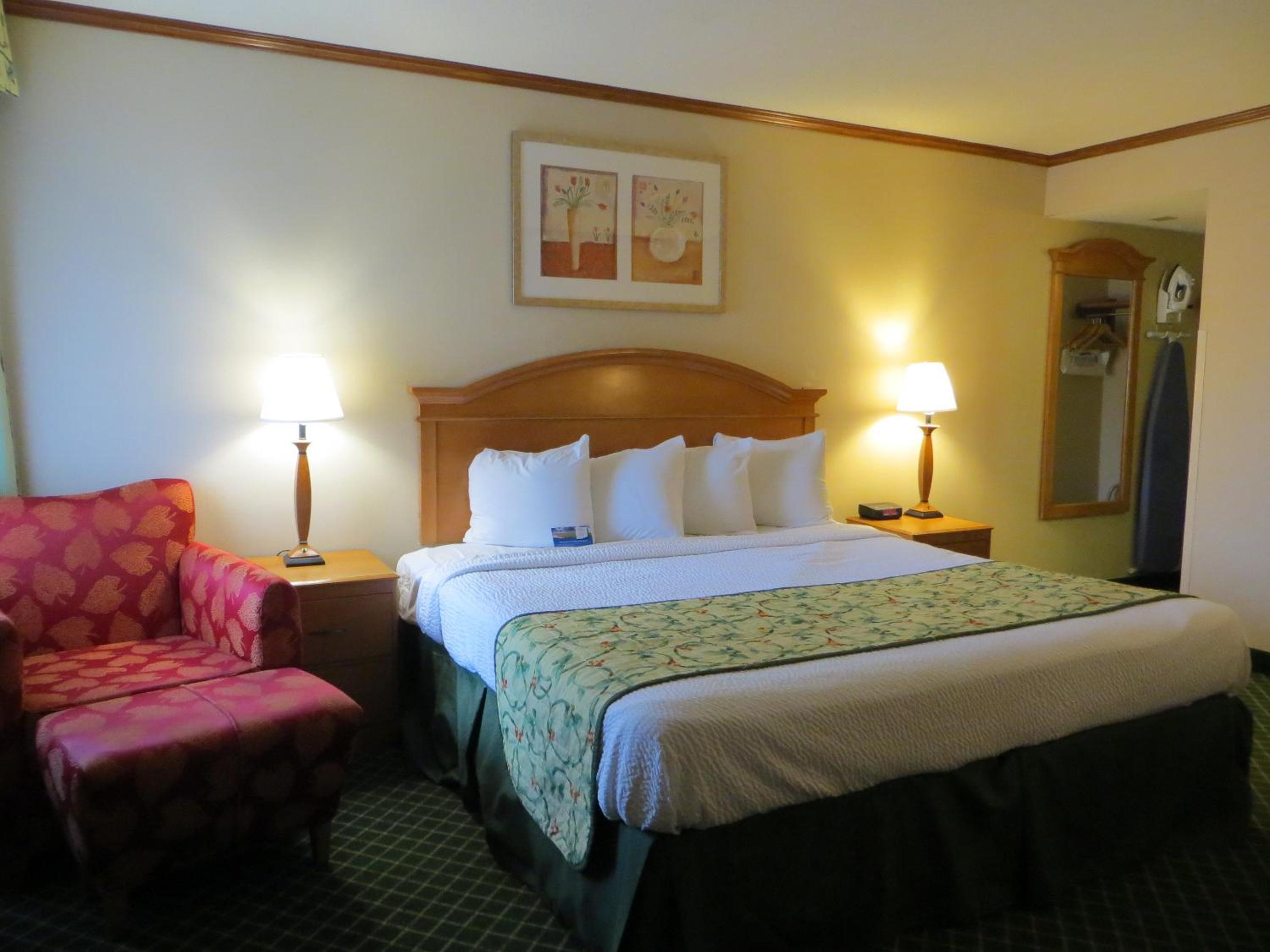 King Room - Non-Smoking photo 3
