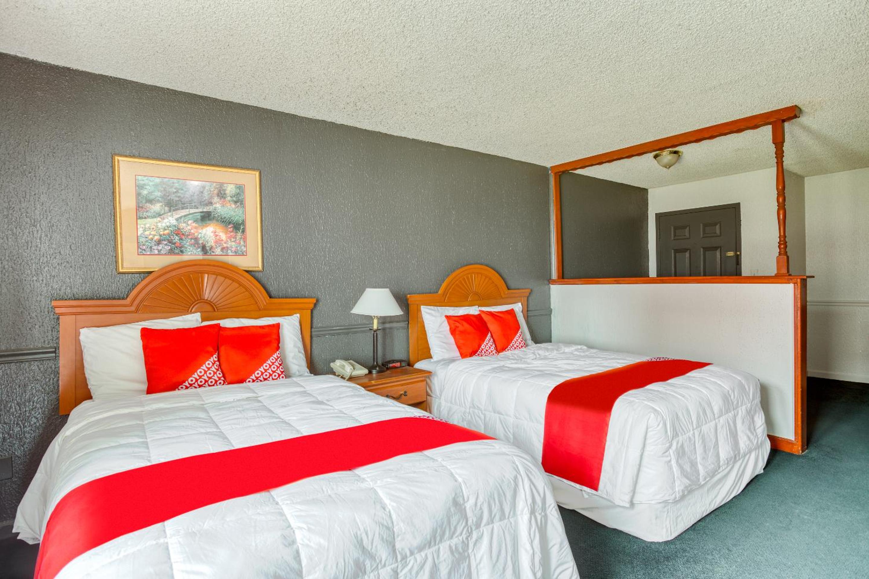Suite - 2 Full Beds	 - Photo 5