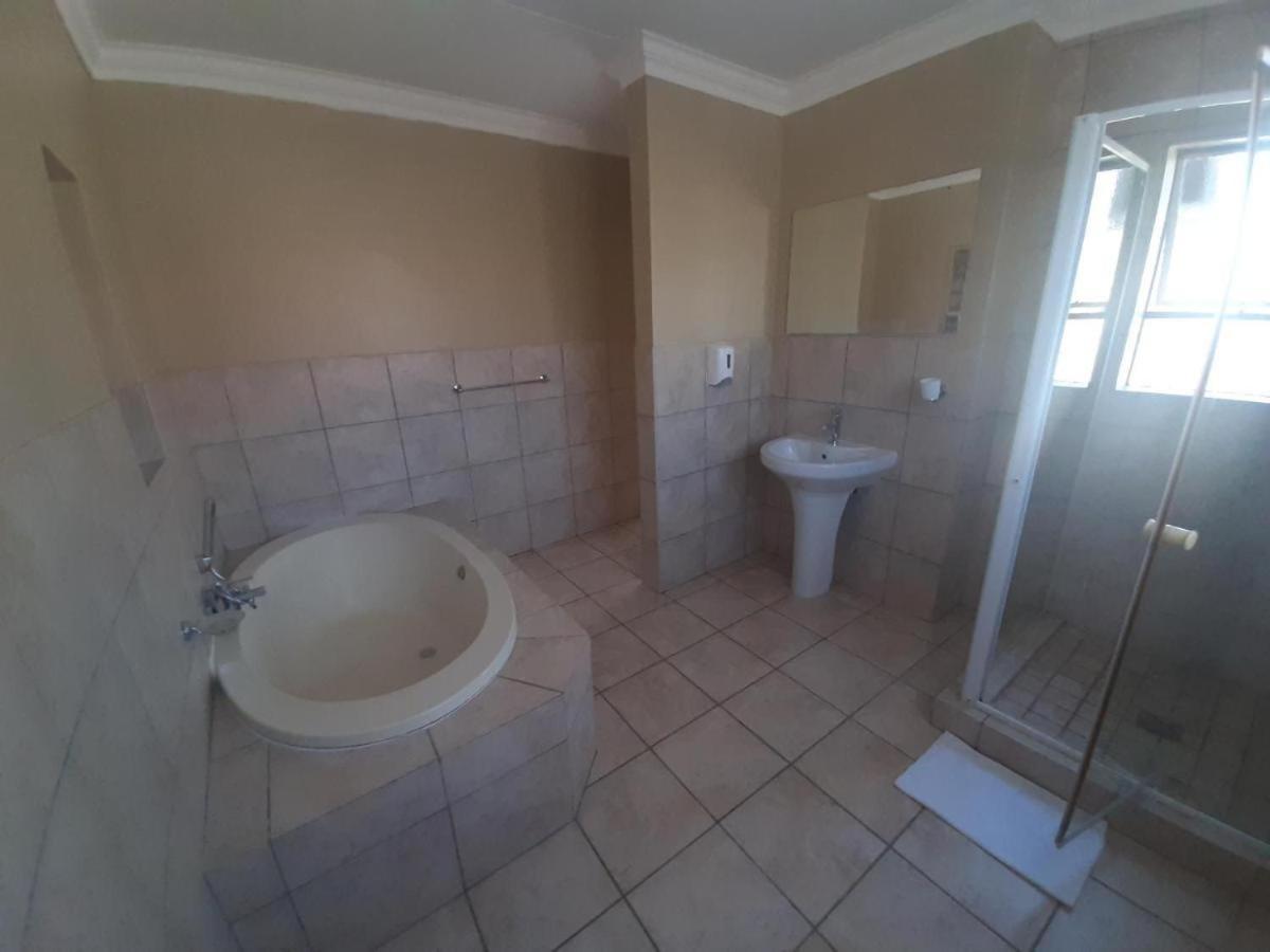 Classic Triple Room - Photo 4
